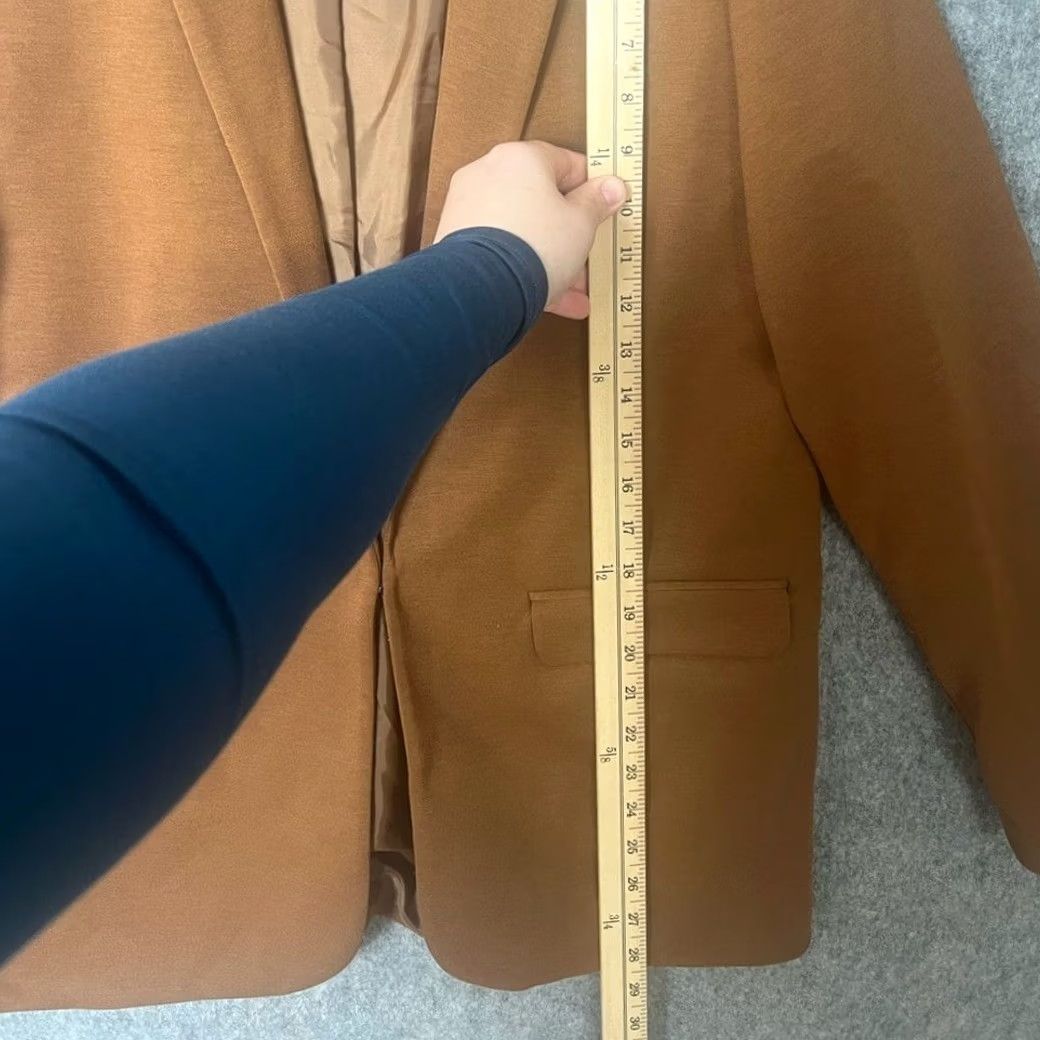 Stradivarius Stradivarius L Brown classic notched lapel front flap pockets singlebutton closure Size 42R - 5 Thumbnail