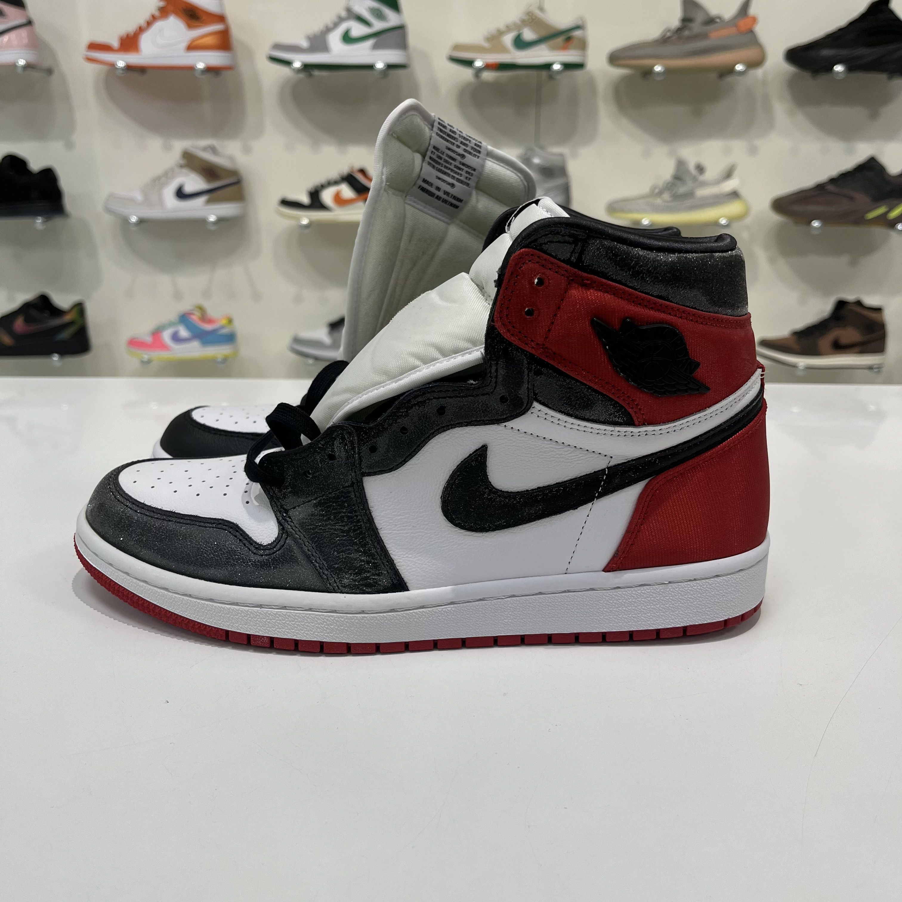 Nike Air Jordan 1 Retro High Satin Black Toe (W) Size US 11 / IT 41 - 2 Thumbnail