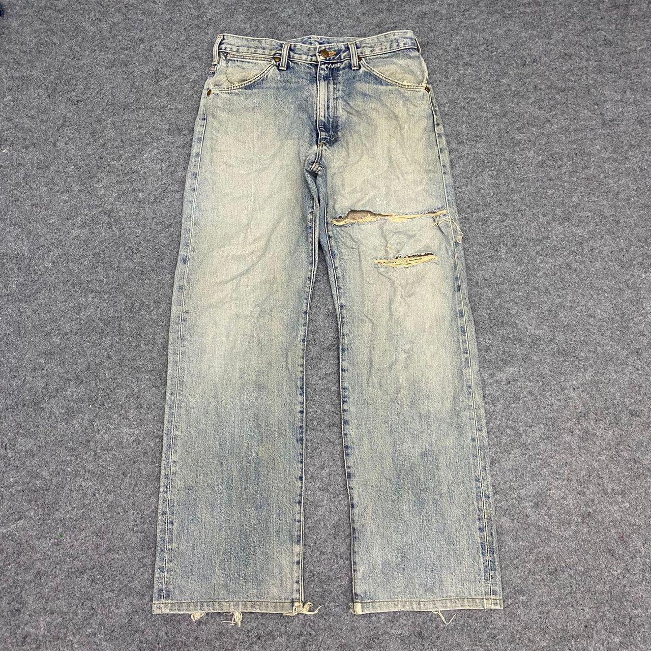 Vintage Vintage Wrangler Buckle Back Selvegde Distressed Denim Size US 31 - 1 Thumbnail