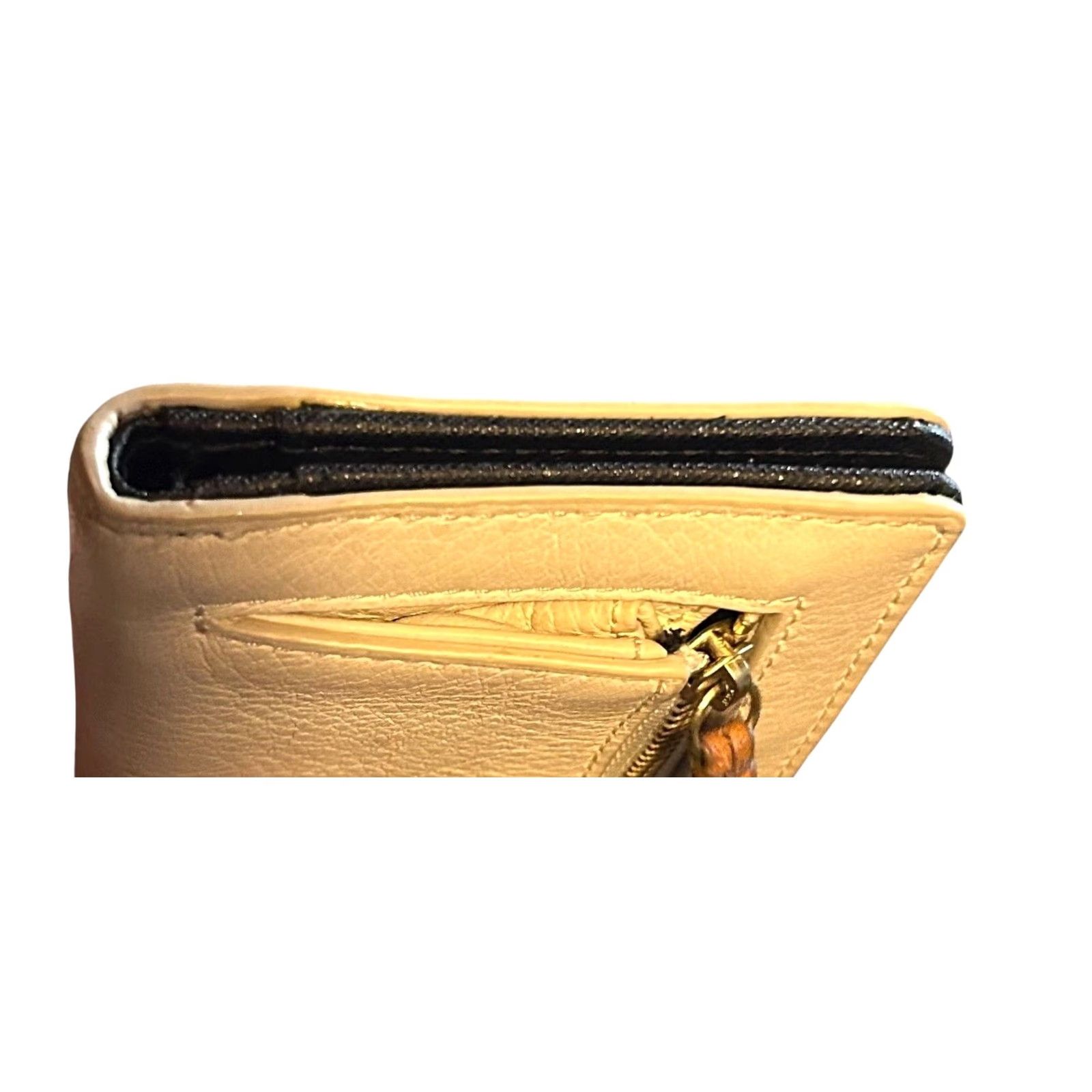 Fossil VINTAGE Fossil Emma RFID Off-White & Black Striped Bi-Fold Fringe Wallet Women's Size ONE SIZE - 5 Thumbnail