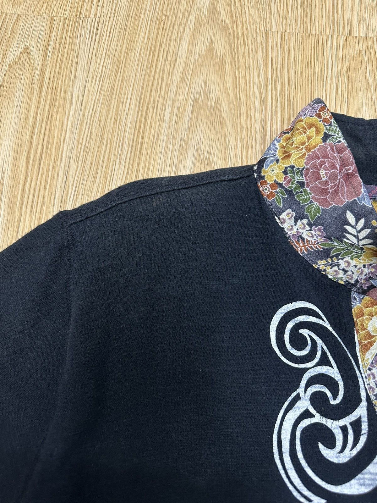 Karakuri Tamashii Vintage Sukajan Art Flower Koi Tshirt A891 Size US L / EU 52-54 / 3 - 10 Thumbnail