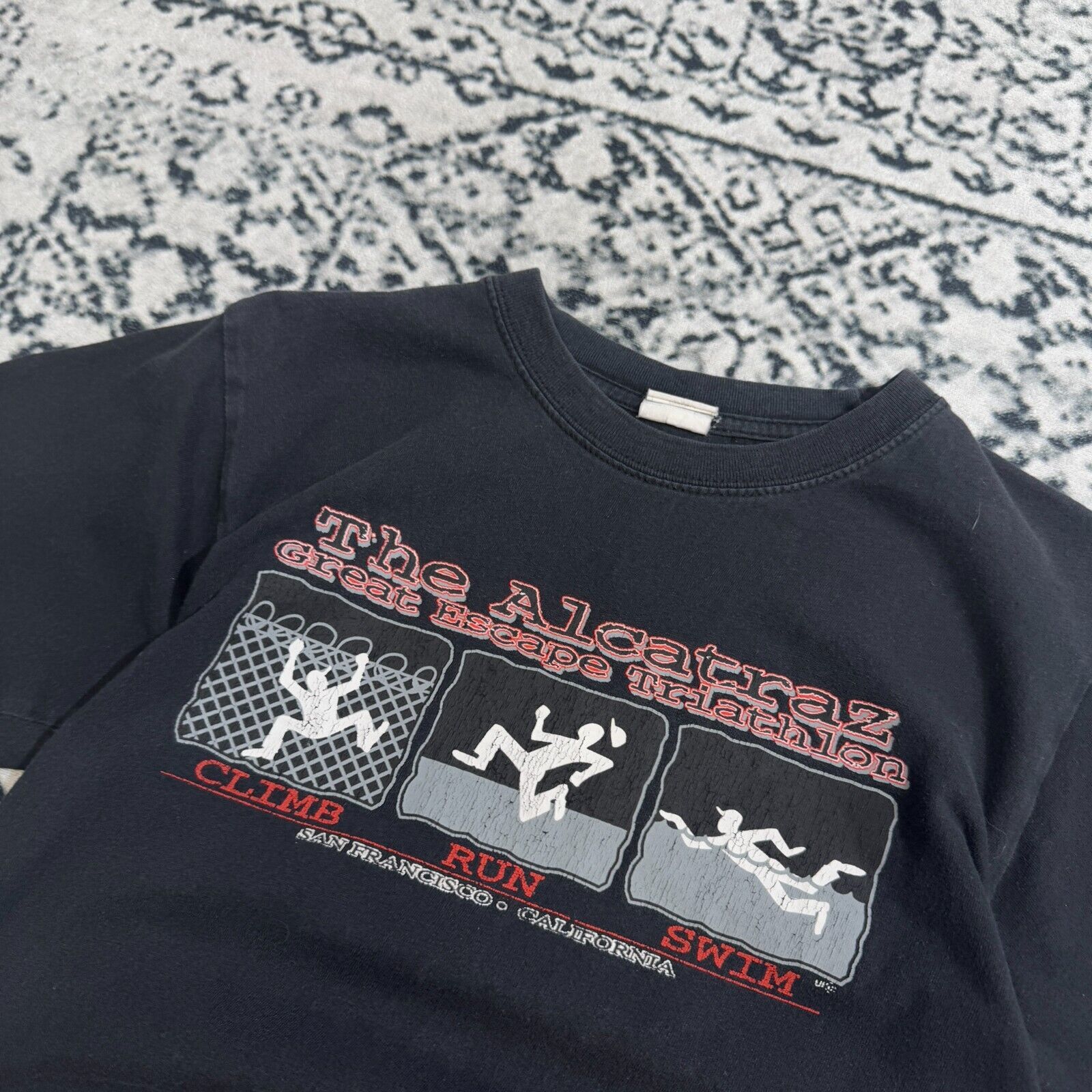 Vintage Vintage Black Cotton T-Shirt Size S Alcatraz Prison Escape Size US S / EU 44-46 / 1 - 5 Thumbnail