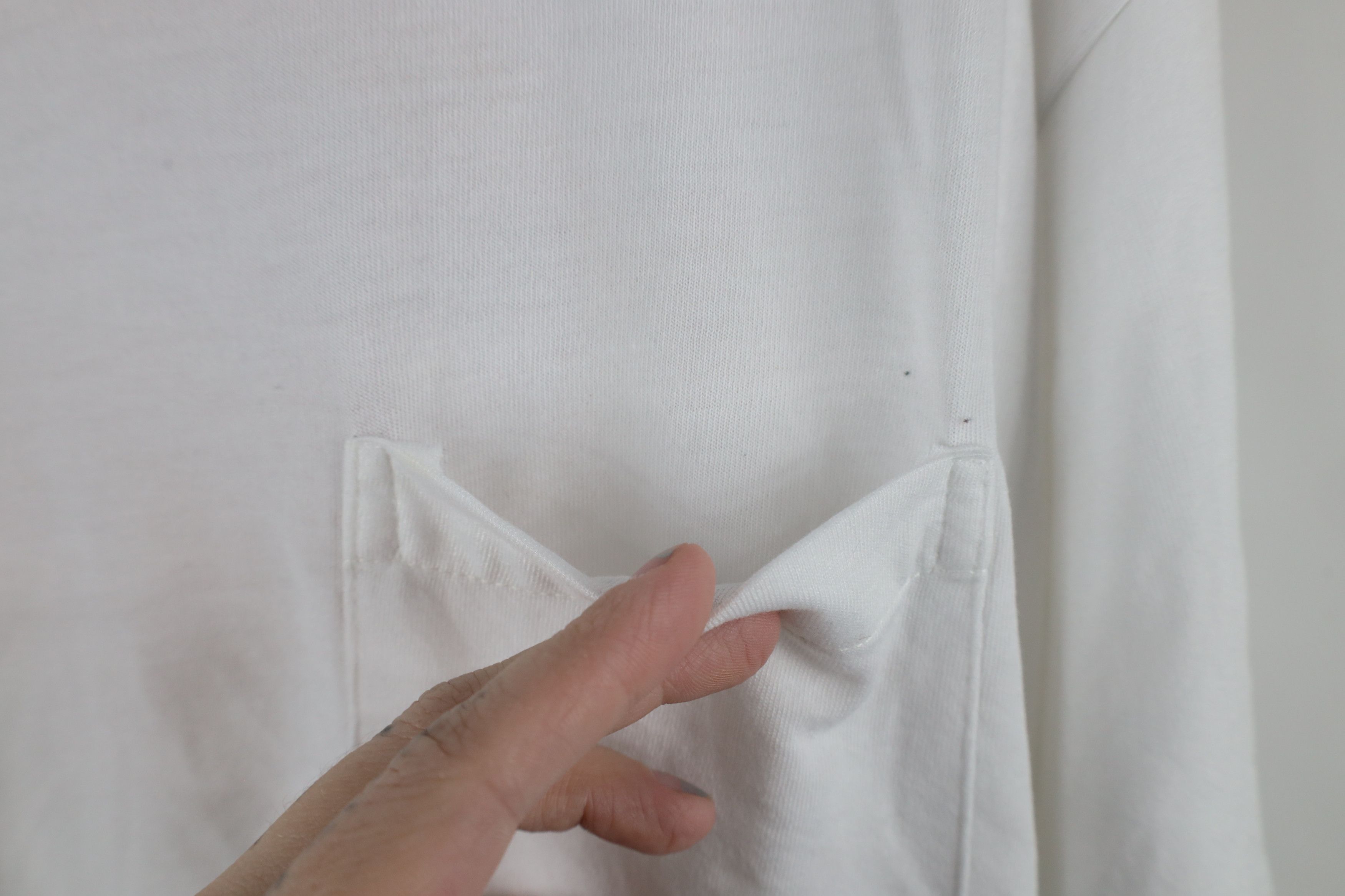 Vintage Vintage 90s Randall Made Knives Pocket T-Shirt White USA Size US L / EU 52-54 / 3 - 6 Thumbnail