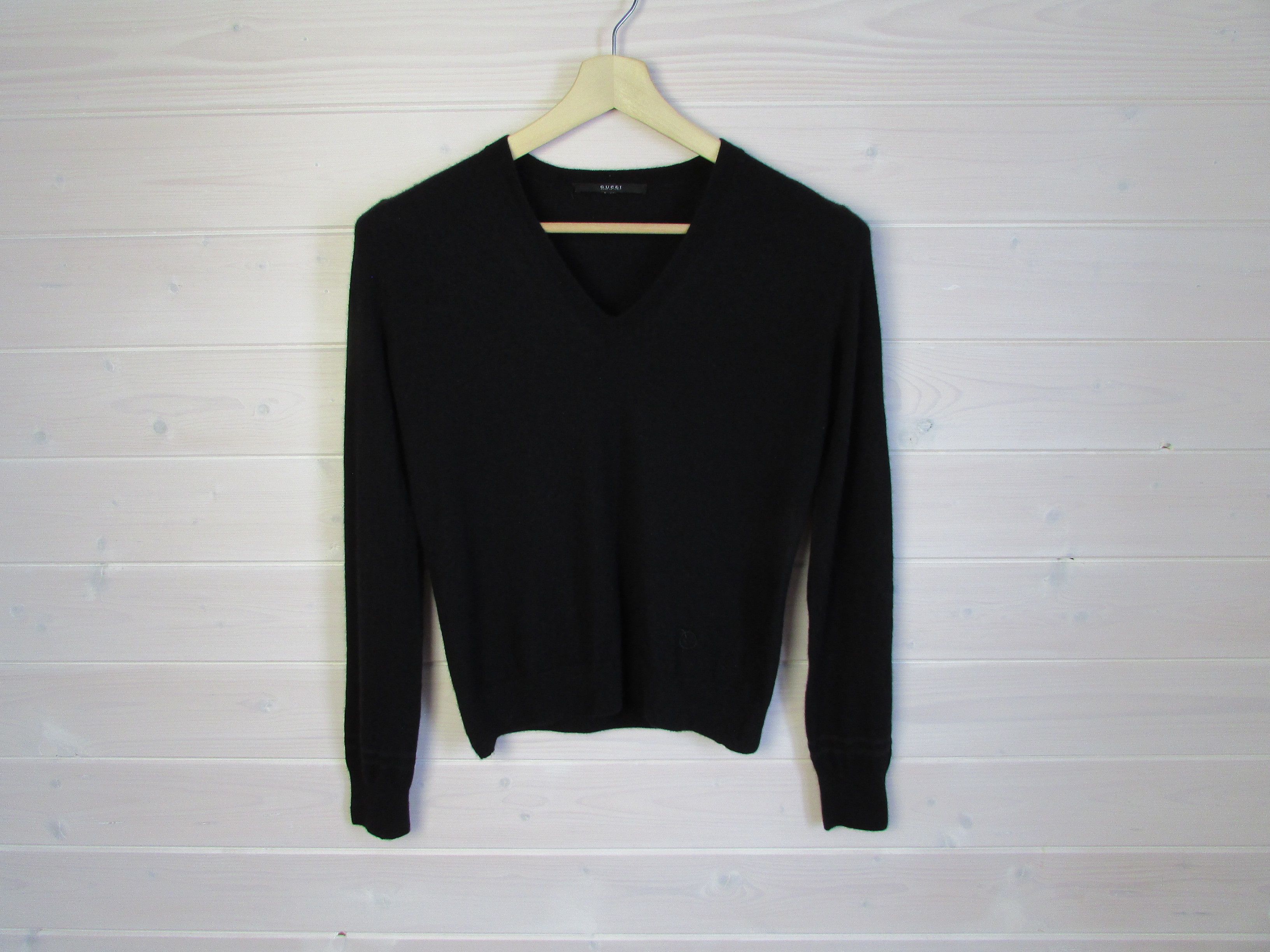 image of Prada Gucci Women's V-Neck Cashmere Sweater in Black (Size Small)