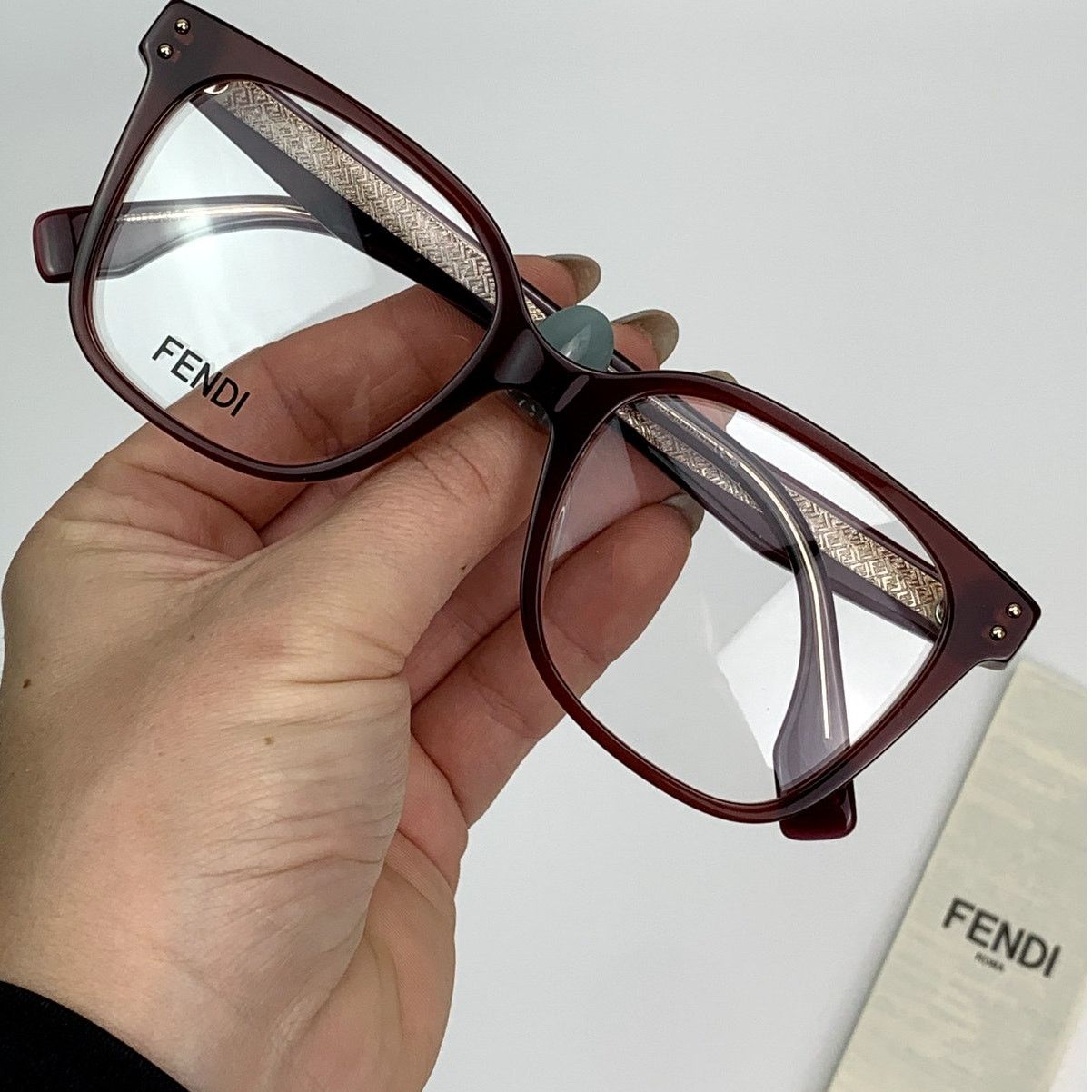Fendi NEW Fendi FE50004I 51069 Milky Burgundy Women Authentic Size ONE SIZE - 2 Thumbnail