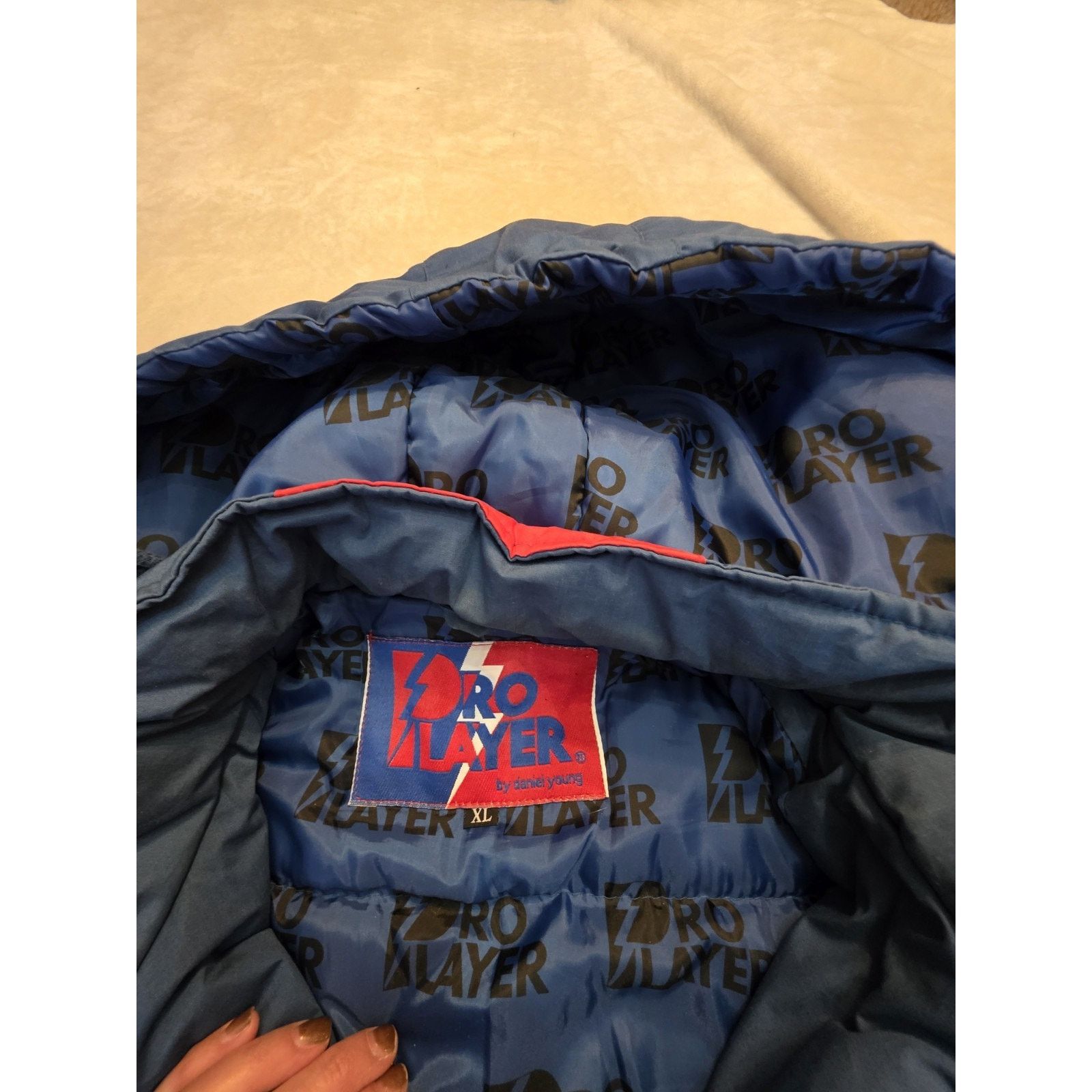 Other Kansas Jayhawks 90s PRO PLAYER puffer jacket XL blue red Size US XL / EU 56 / 4 - 2 Thumbnail