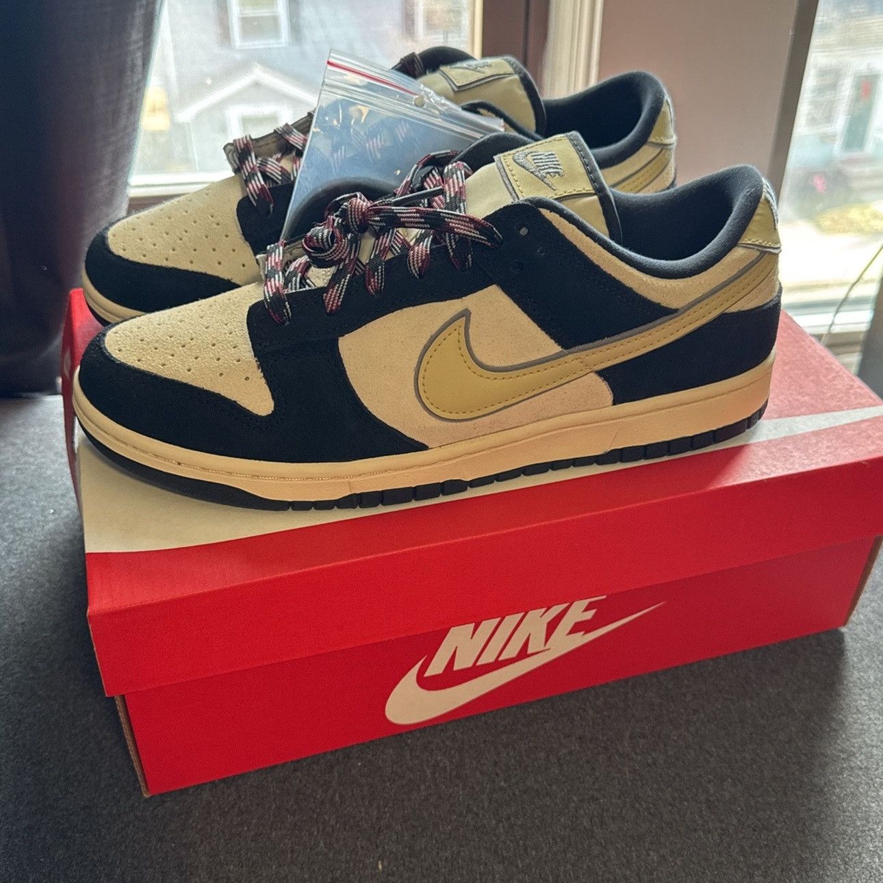 Nike Nike Dunk Low LX Black Suede Size US 10 / EU 43 - 2 Thumbnail