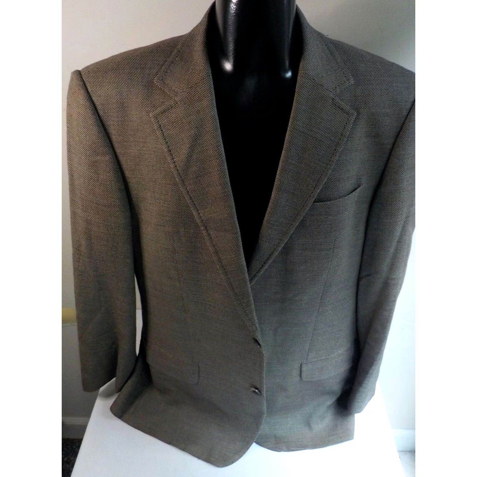 Hugo Boss VINTAGE BOSS HUGO BOSS 2 Button Men's Suit Black/Beige Rayon/Wool 44L 36x30 Pants 2 Piece Mens Size 44R - 2 Thumbnail