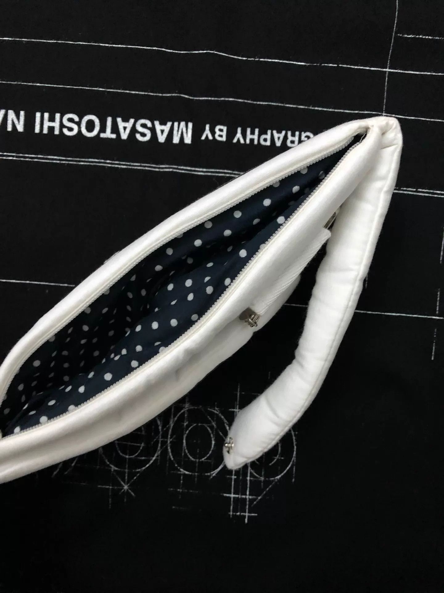 Undercover Undercover decorative round head pin & glasses case Size ONE SIZE - 7 Thumbnail