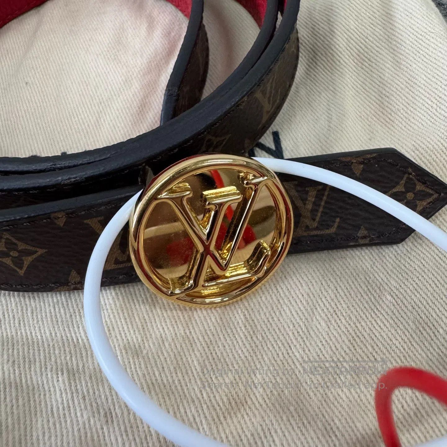 Louis Vuitton Louis Vuitton Double-sided round buckle, vintage pattern, Size ONE SIZE - 2 Thumbnail