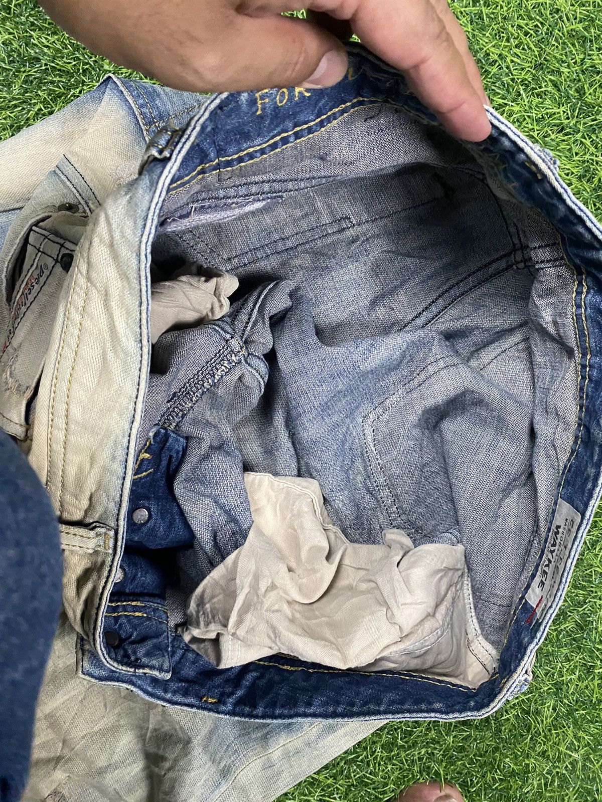 Diesel Vintage Diesel Buster Blue Wash faded distressed Jeans Size US 35 - 5 Thumbnail