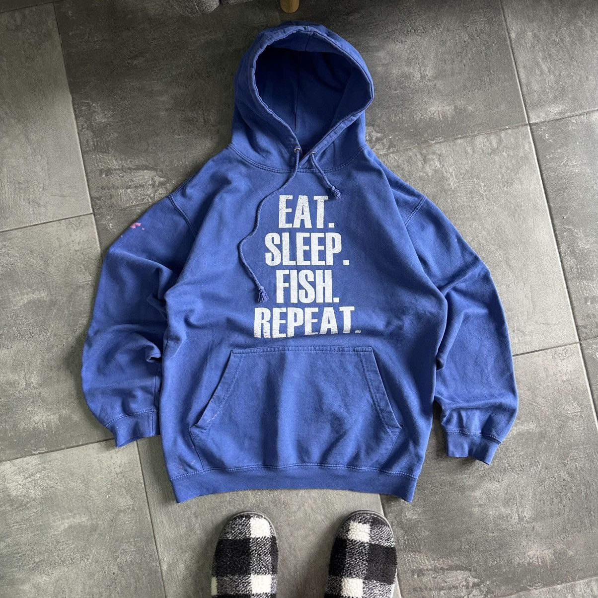 Vintage Vintage Eats Sleep Fish Repeat Hoodie Used Joke Humor Size US M / EU 48-50 / 2 - 2 Thumbnail