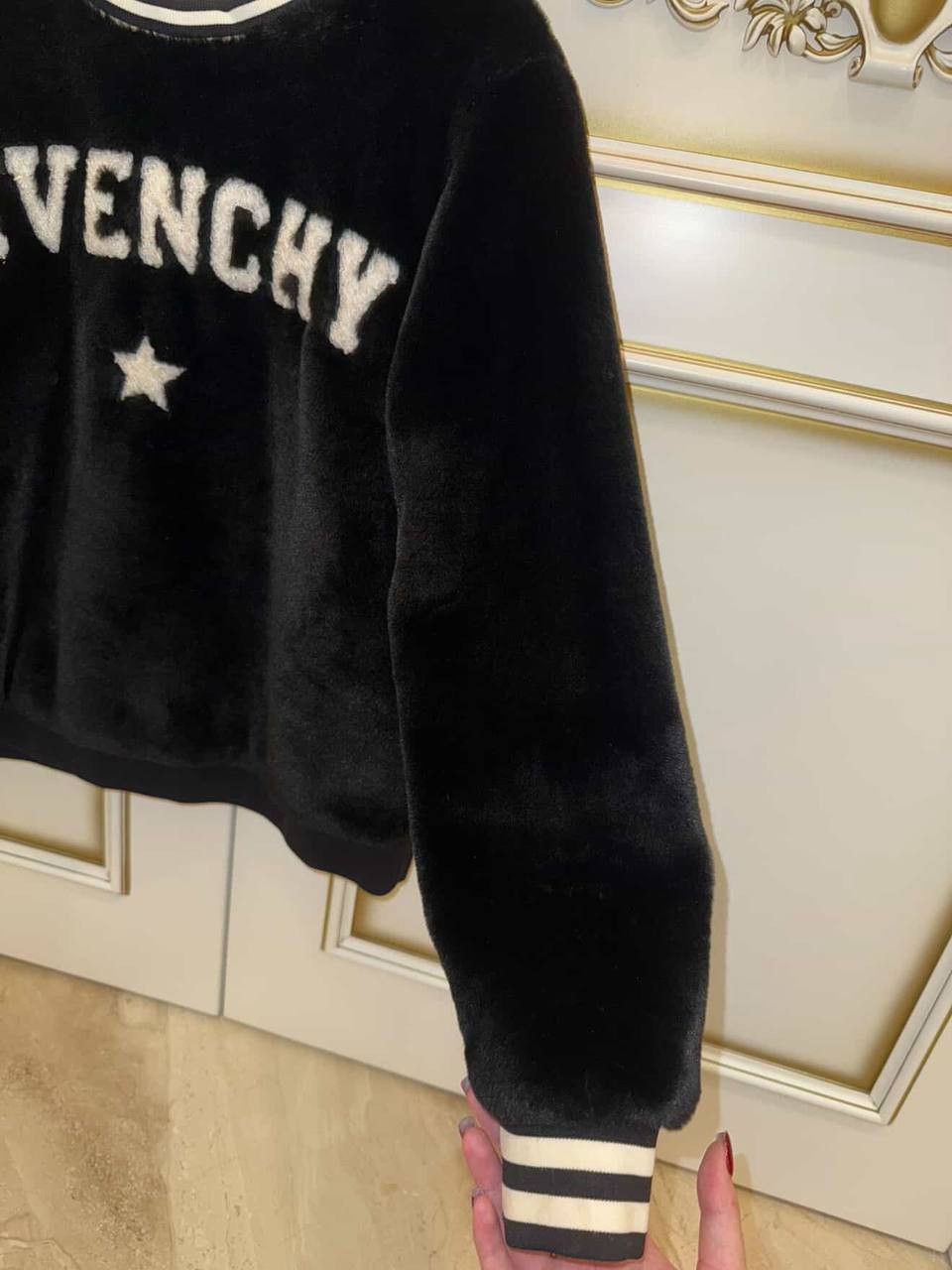 Givenchy Givenchy Faux-Shearling Sweatshirt Size XS / US 0-2 / IT 36-38 - 2 Thumbnail