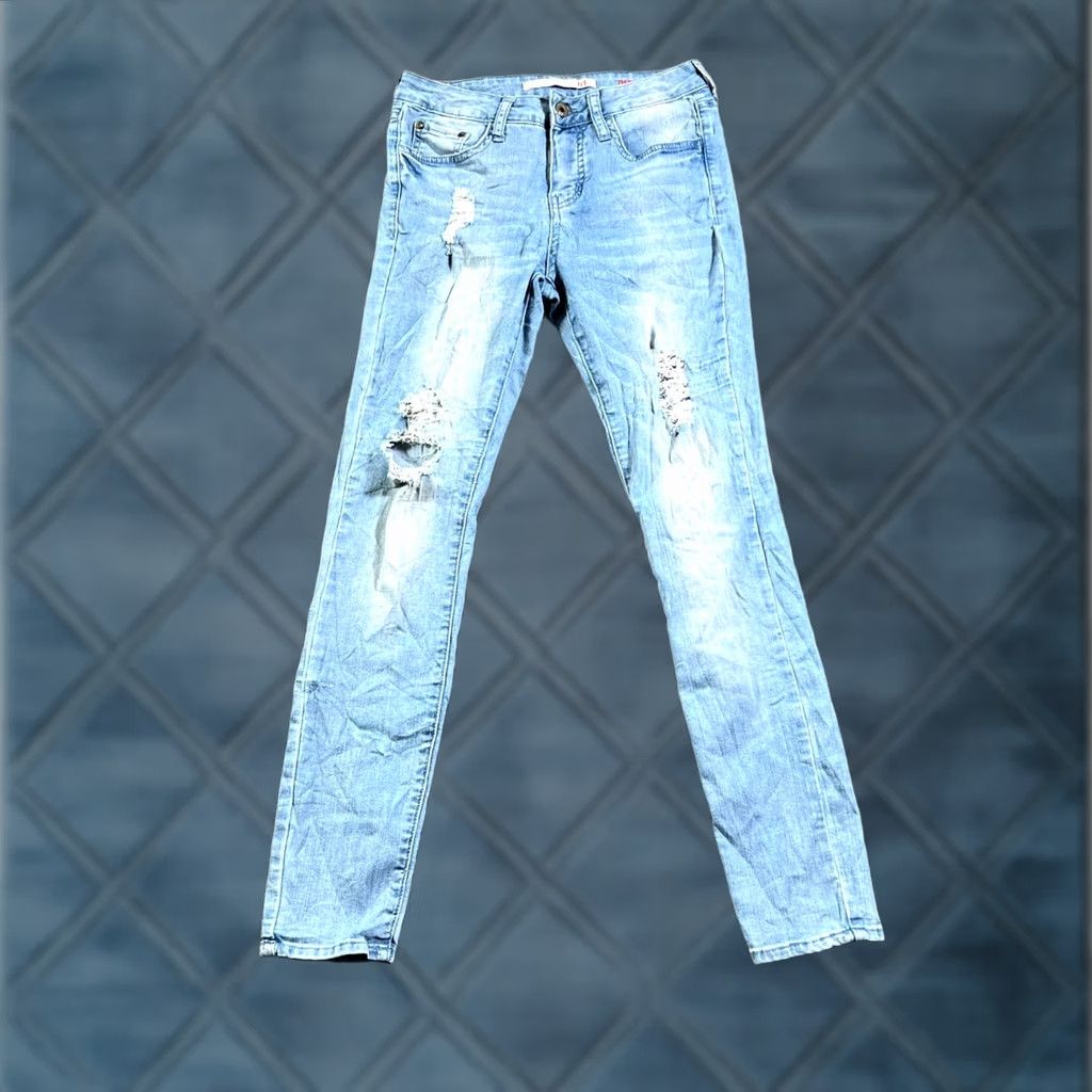 Vintage !It Tiffany Jeans Women's 4 Blue Light Wash Ankle Distressed 5-Pocket Regular 90s Retro Modern Classic Denim Shoe? Size 27" / US 4 / IT 40 - 1 Thumbnail