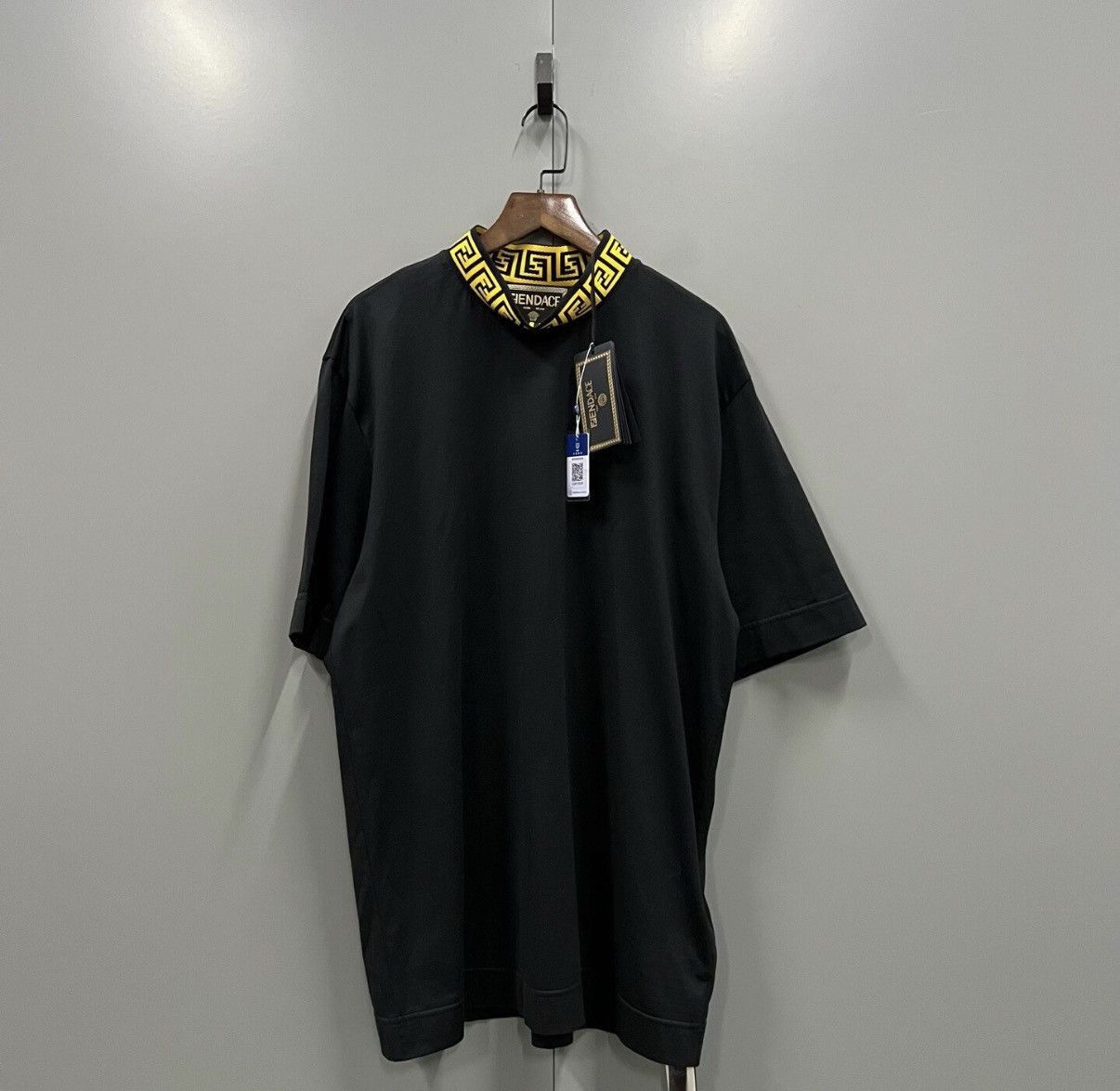 Fendi Black Short Sleeve Shirt with Yellow Pattern Collar Size US L / EU 52-54 / 3 - 1 Thumbnail