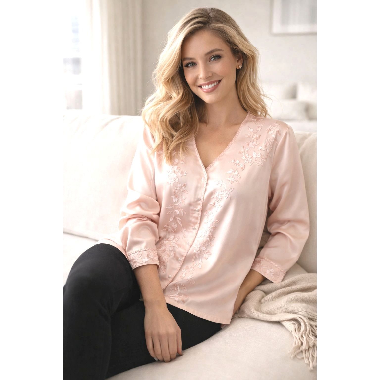 Other Nordstrom Intimates Size L Blush Pink Satin Embroidered Flor Size L / US 10 / IT 46 - 11 Thumbnail
