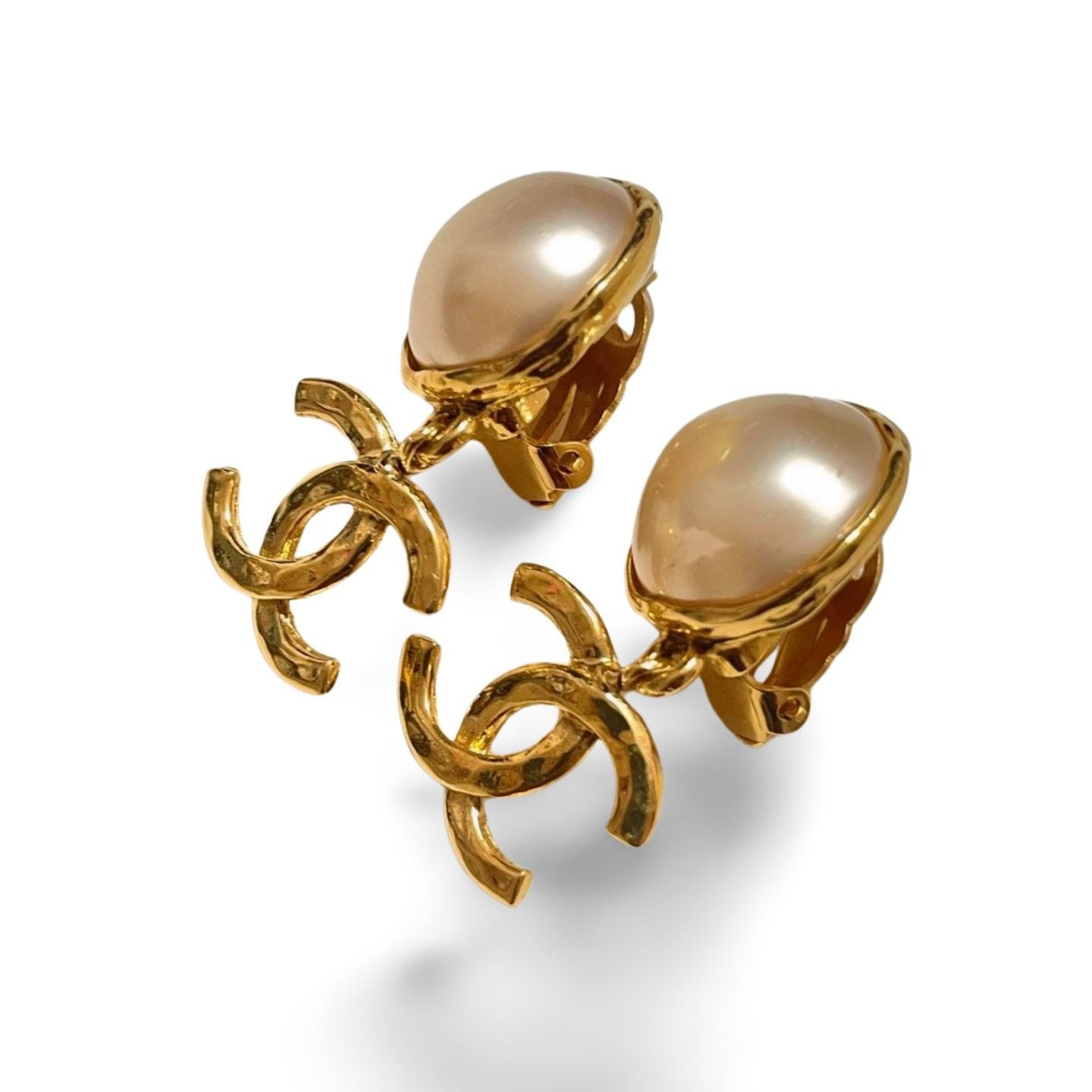 Chanel Vintage CHANEL white faux pearl and golden dangling earrings Size ONE SIZE - 3 Thumbnail