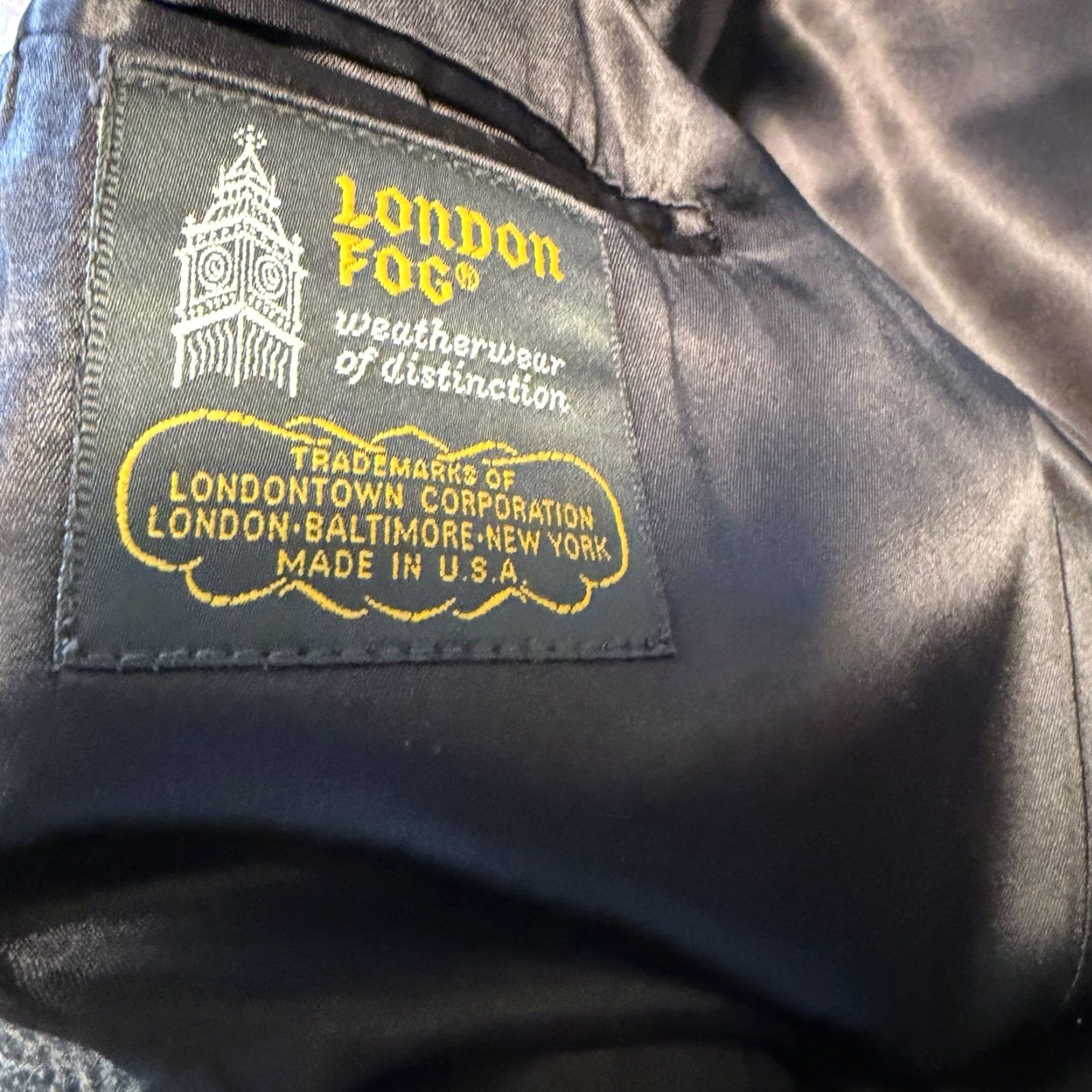 London Fog VINTAGE London Fog Overcoat Men 42L Tweed Herringbone Wool Heavy Academia Trench USA Coat Long 80s 90s College Preppy Wool Black Gray Mens Size US S / EU 44-46 / 1 - 7 Thumbnail