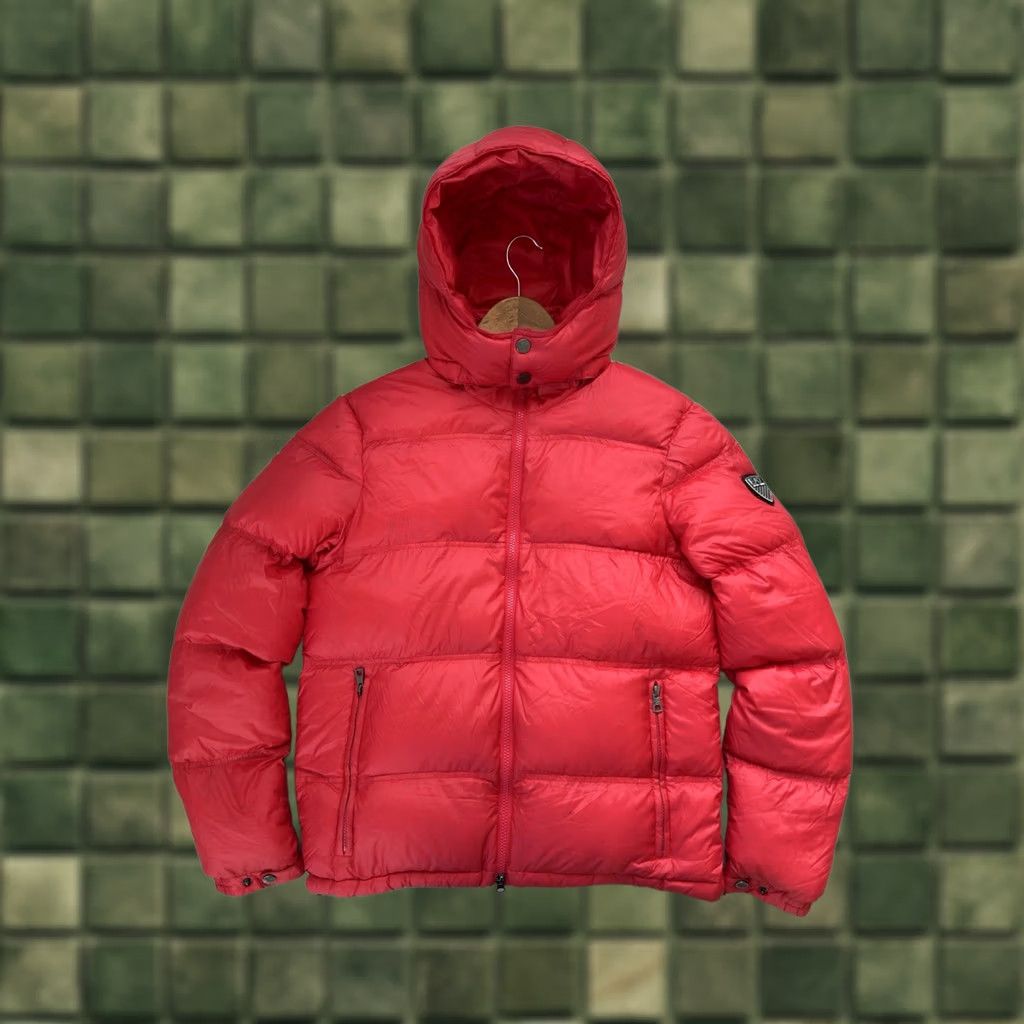 Emporio Armani VINTAGE Emporio Armani Jacket S Men Duck Puffer Down Red Nylon 90s City Designer Casual Streetwear Puffer Full Zip Pockets Limited Edition Size US S / EU 44-46 / 1 - 1 Thumbnail