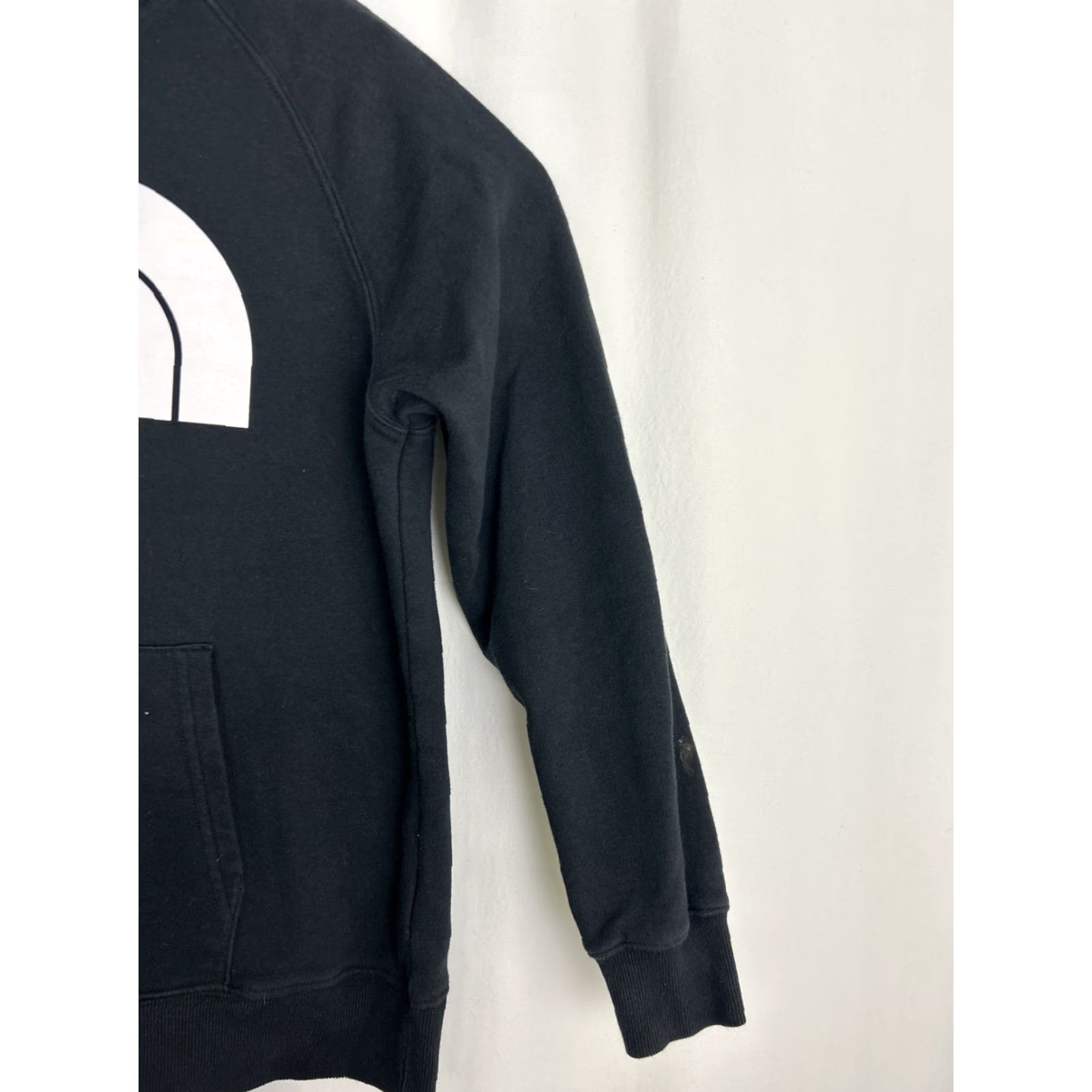 The North Face VINTAGE North Face Womens Medium Black White Spellout Pullover Hoodie Size M / US 6-8 / IT 42-44 - 4 Thumbnail
