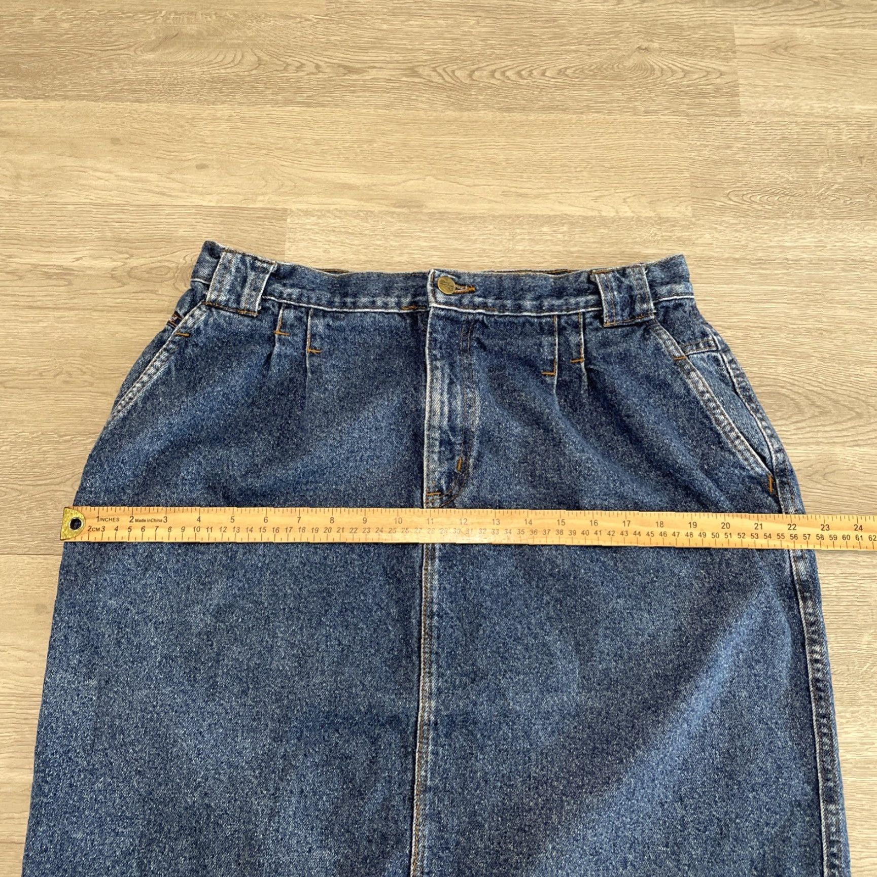 Vintage VINTAGE CHIC 90s Denim Midi Skirt Women Size 18 Blue A-Line 100% Cotton Size 40" / US 18 - 5 Thumbnail