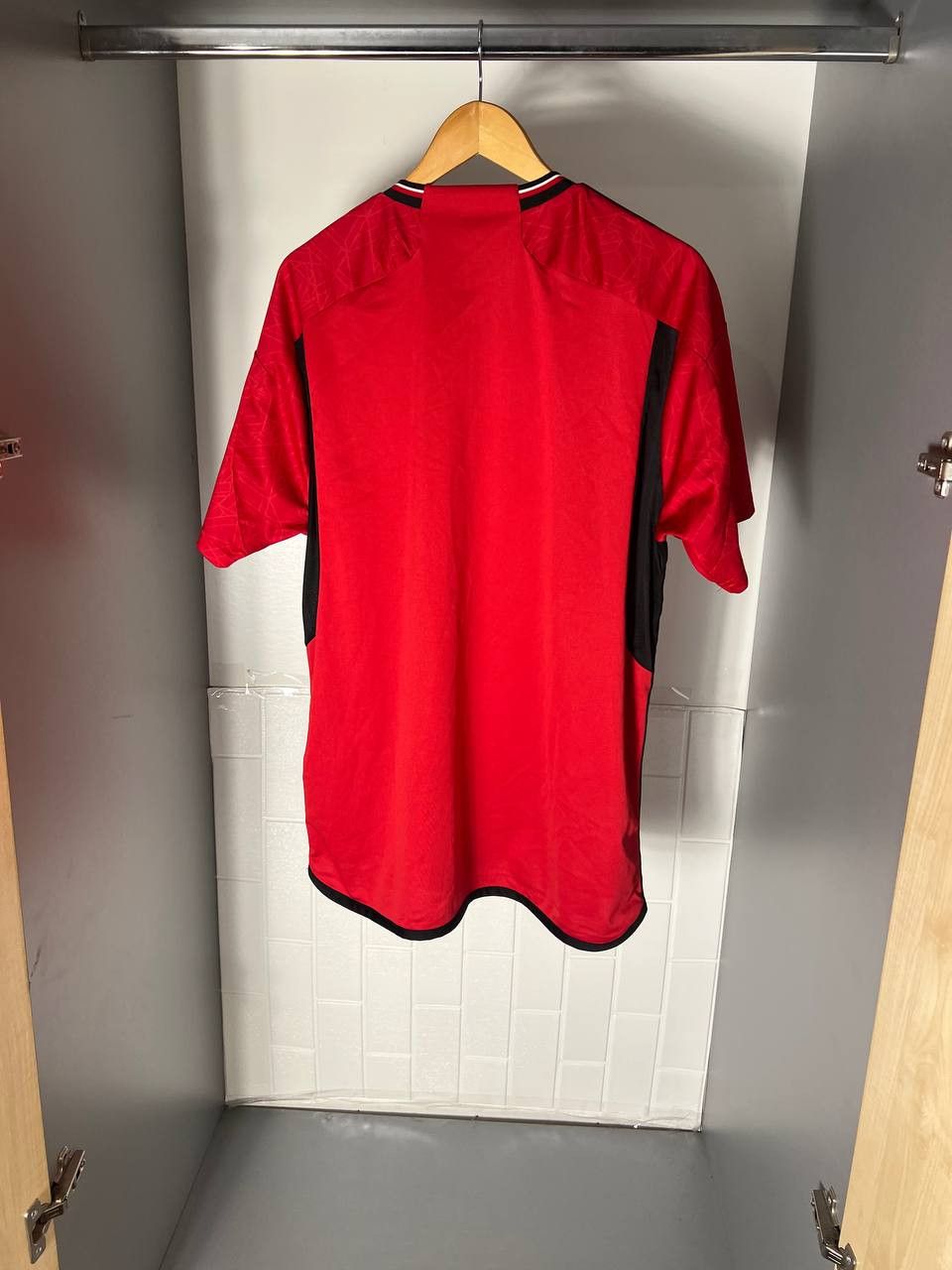 Vintage VERY RARE ADIDAS FC MANCHESTER UNITED ENGLAND SOCCER JERSEY Size US XXL / EU 58 / 5 - 9 Thumbnail