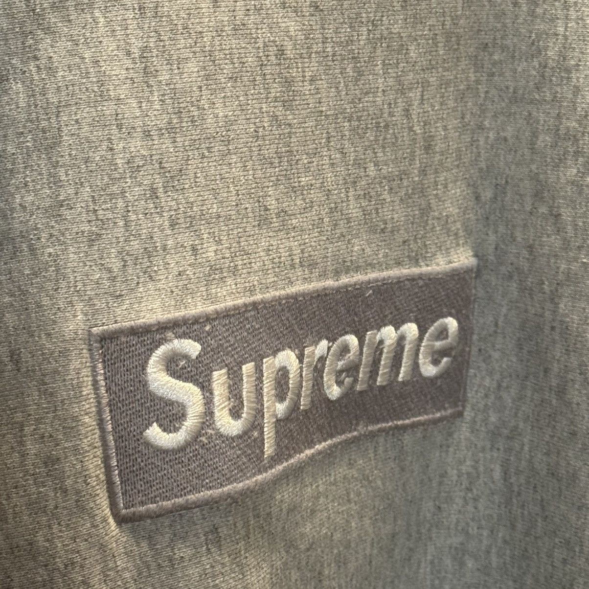 Supreme 2003 Supreme Silver Grey Box Logo Crewneck Size US M / EU 48-50 / 2 - 15 Thumbnail
