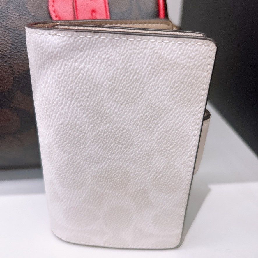 Coach Medium Corner Zip Wallet In Signature Canvas CW786 Size ONE SIZE - 4 Thumbnail