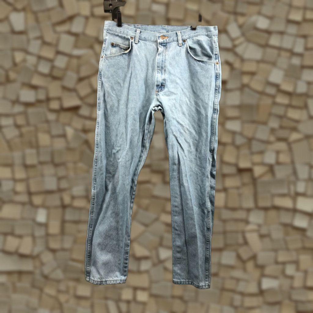 Wrangler Wrangler Blues Straight Jeans 36x34 Mens Medium Wash Blue Regular Fit Belt Loops 5-Pocket Denim Cotton Blend Mid Rise Jeans Size US 36 / EU 52 - 1 Thumbnail