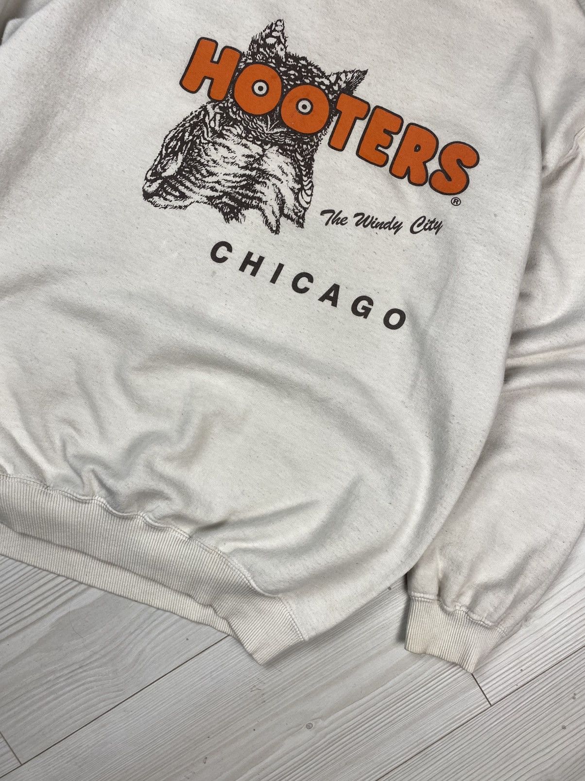 Vintage Hooters 90s Chicago vintage oversized sweatshirt Size US M / EU 48-50 / 2 - 3 Thumbnail