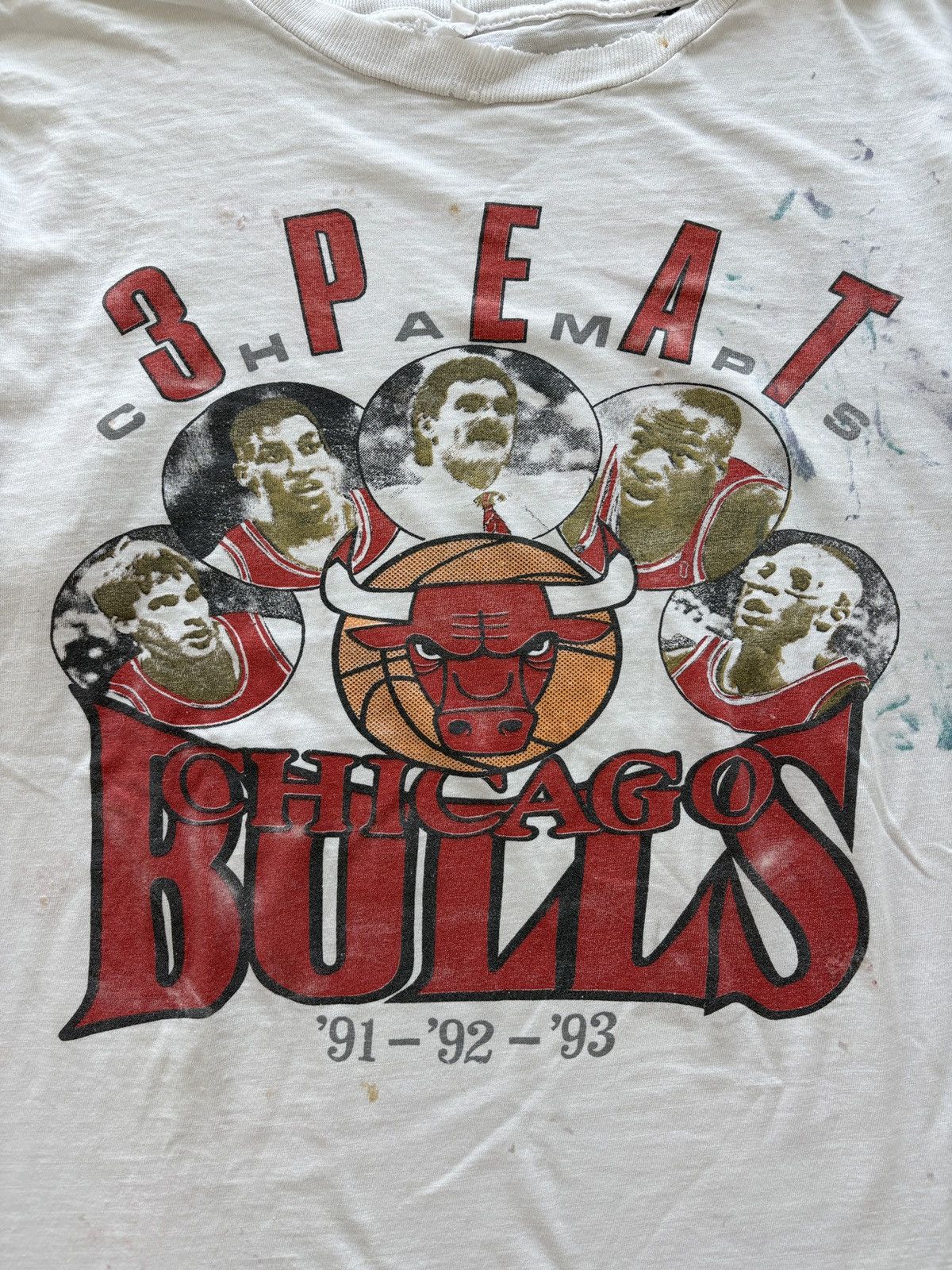 Vintage Vintage 90s Chicago Bulls Rap Tee 3 Peat Thrashed Boxy Fit Size US L / EU 52-54 / 3 - 2 Thumbnail
