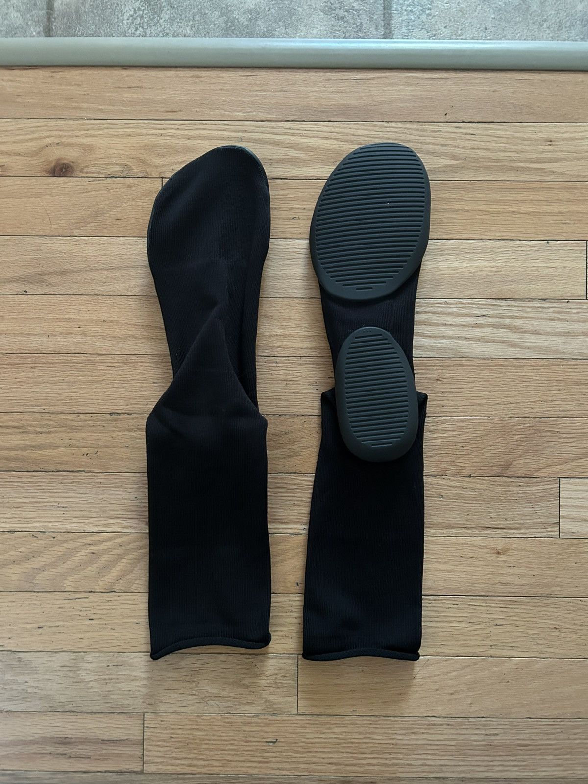 Yeezy Yeezy Black Pods size 3 new never worn. 11-13 mens Size US 11 / EU 44 - 2 Thumbnail