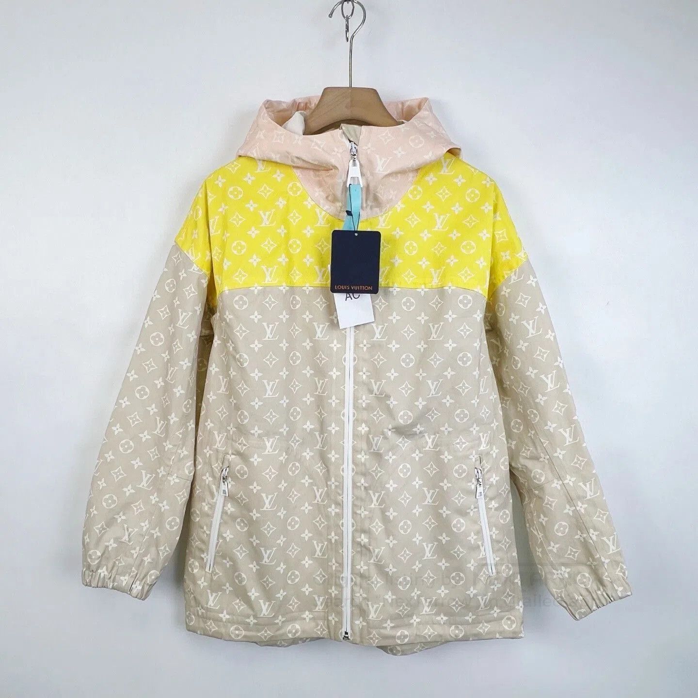 Louis Vuitton Louis Vuitton Brown Logo Colorblock Parka. Size XS / US 0-2 / IT 36-38 - 1 Thumbnail