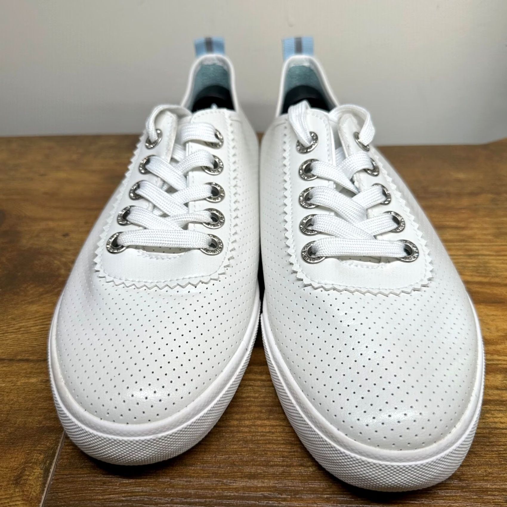 Tommy Bahama Tommy Bahama Womens White Perforated Low Top Lace Up Sneakers Scalloped Edge Shoes Gallery Brown? Size L / US 10 / IT 46 - 2 Thumbnail