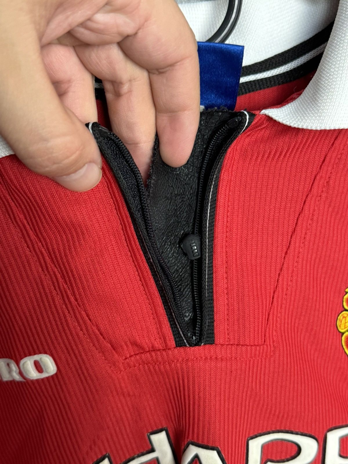 Umbro KIDS Manchester United 98/00 Home Football Jersey Shirt Size US XS / EU 42 / 0 - 5 Thumbnail