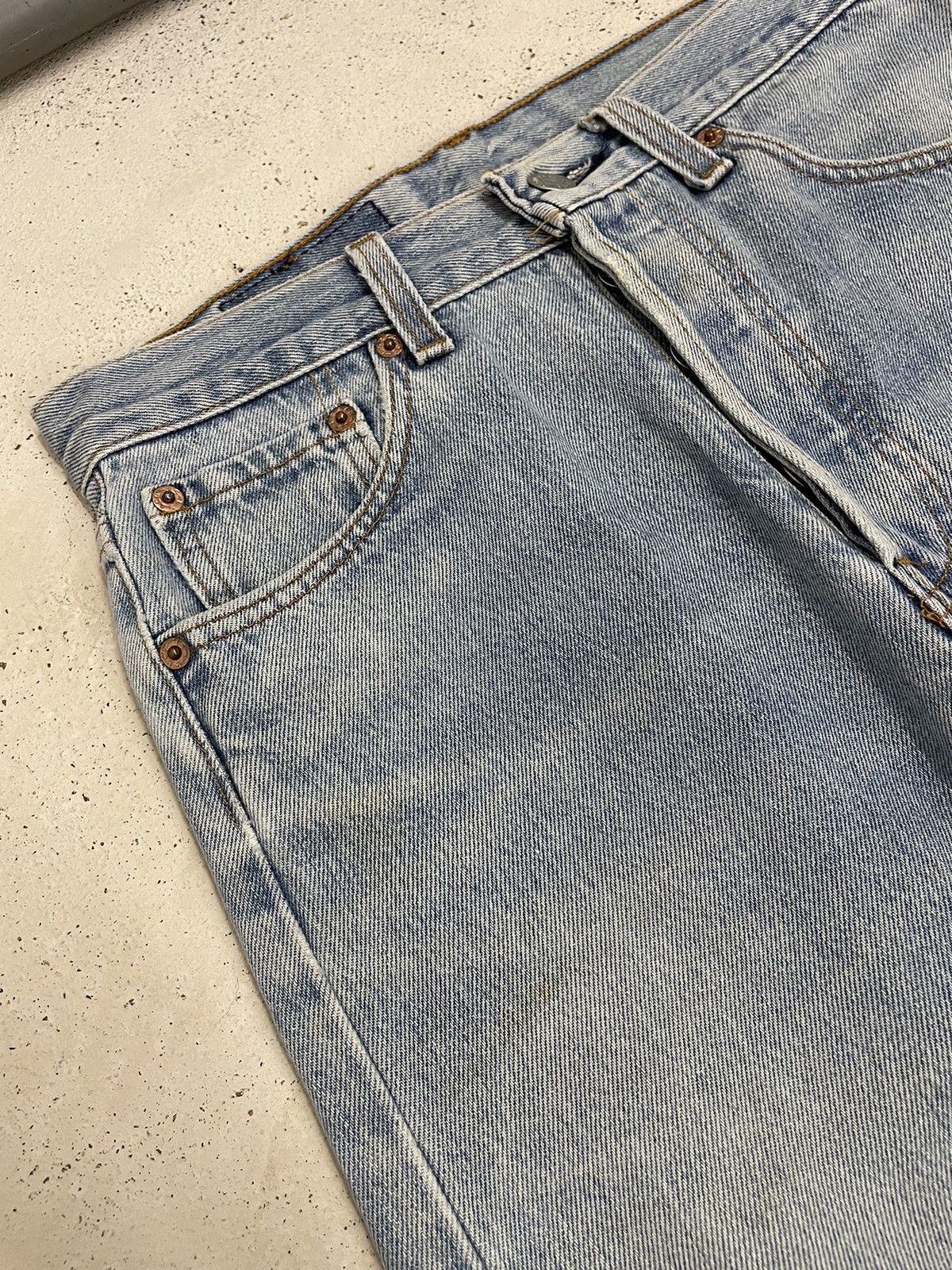 Levi's Vintage Levi’s 501 Light Wash Buttonfly Distressed USA Made Size US 27 - 18 Thumbnail