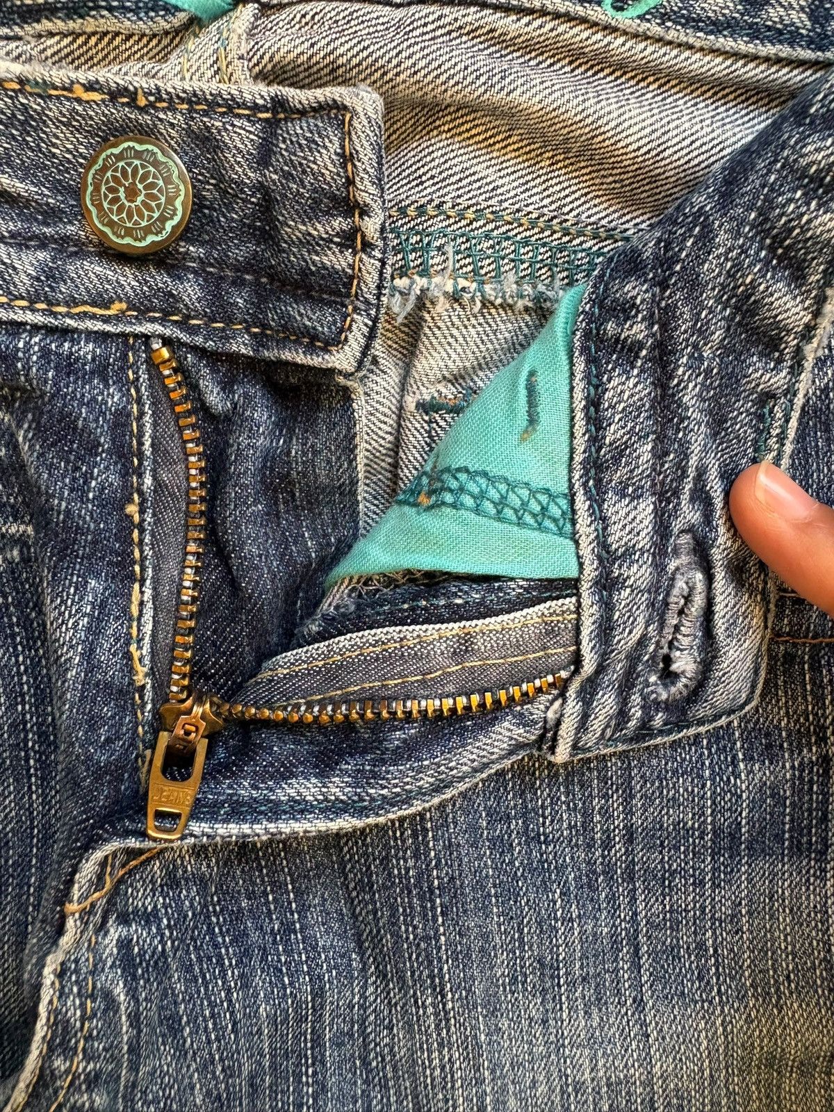 Japanese Brand Vintage Japanese Brand Faded Wash Distressed Flare Jeans Size 28" / US 6 / IT 42 - 9 Thumbnail
