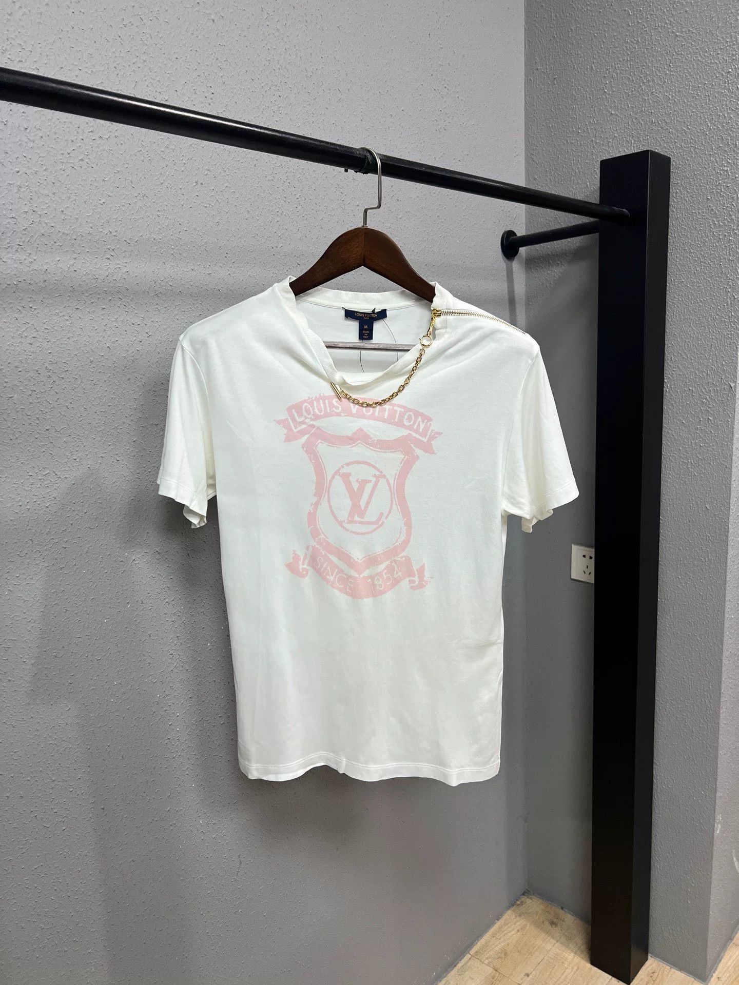 Celine pink short sleeve chain top Size M / US 6-8 / IT 42-44 - 1 Thumbnail