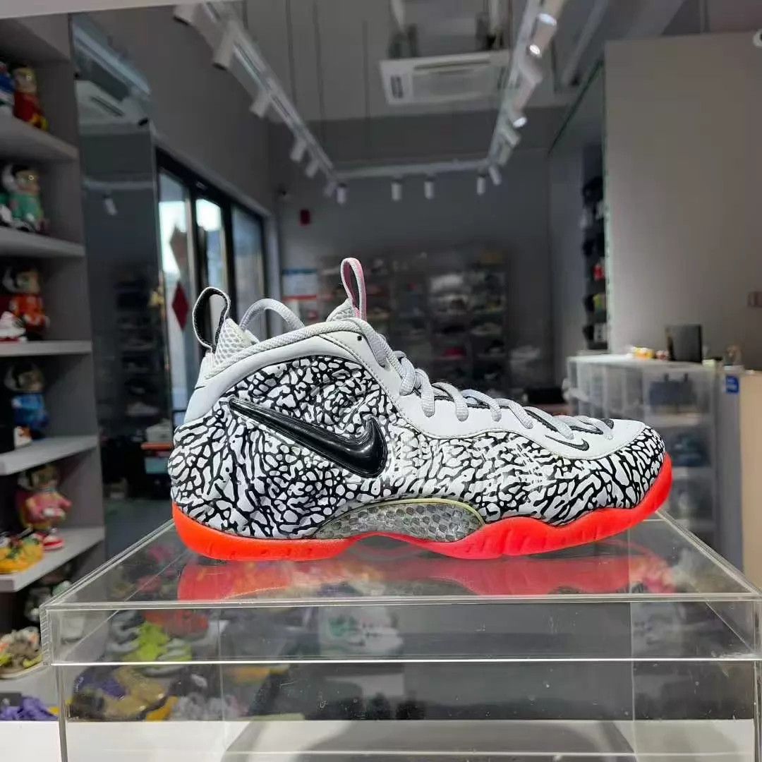 Nike Elephant Bubble 44 Worn Once Size US 11 / EU 44 - 3 Thumbnail