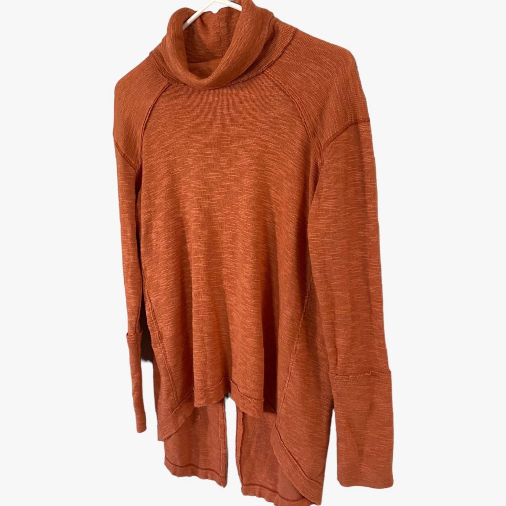 Free People We The Free Sienna Split Back Orange Turtleneck Womens Small Long Sleeve Blouse Size S / US 4 / IT 40 - 2 Thumbnail
