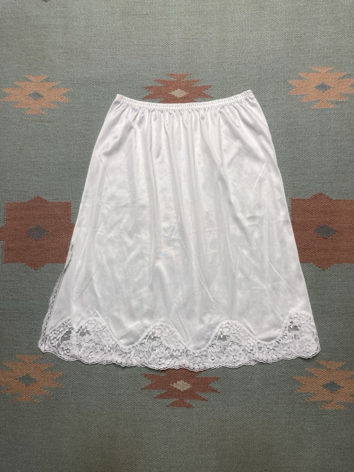 Vintage JCPenney body lites half slip skirt silky lace trim small Size 24" / US 00 / IT 34 - 1 Thumbnail