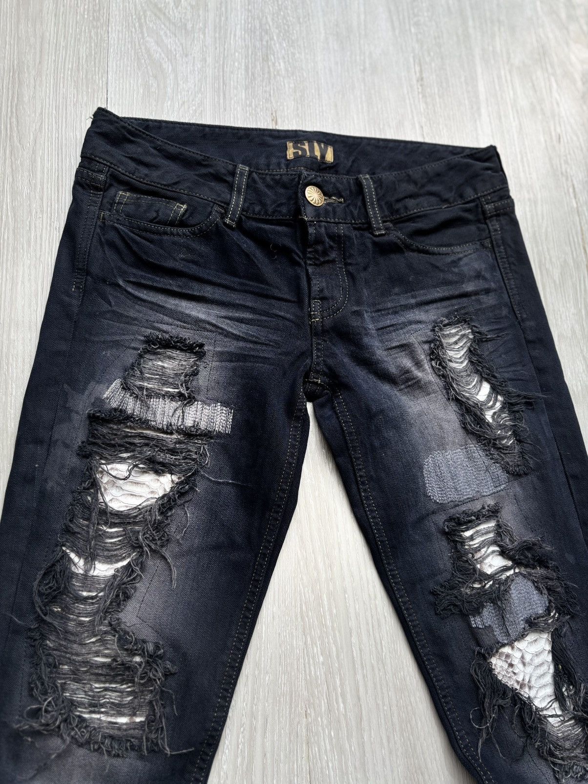 Japanese Brand SLY distressed flare jeans Size US 26 / EU 42 - 2 Thumbnail