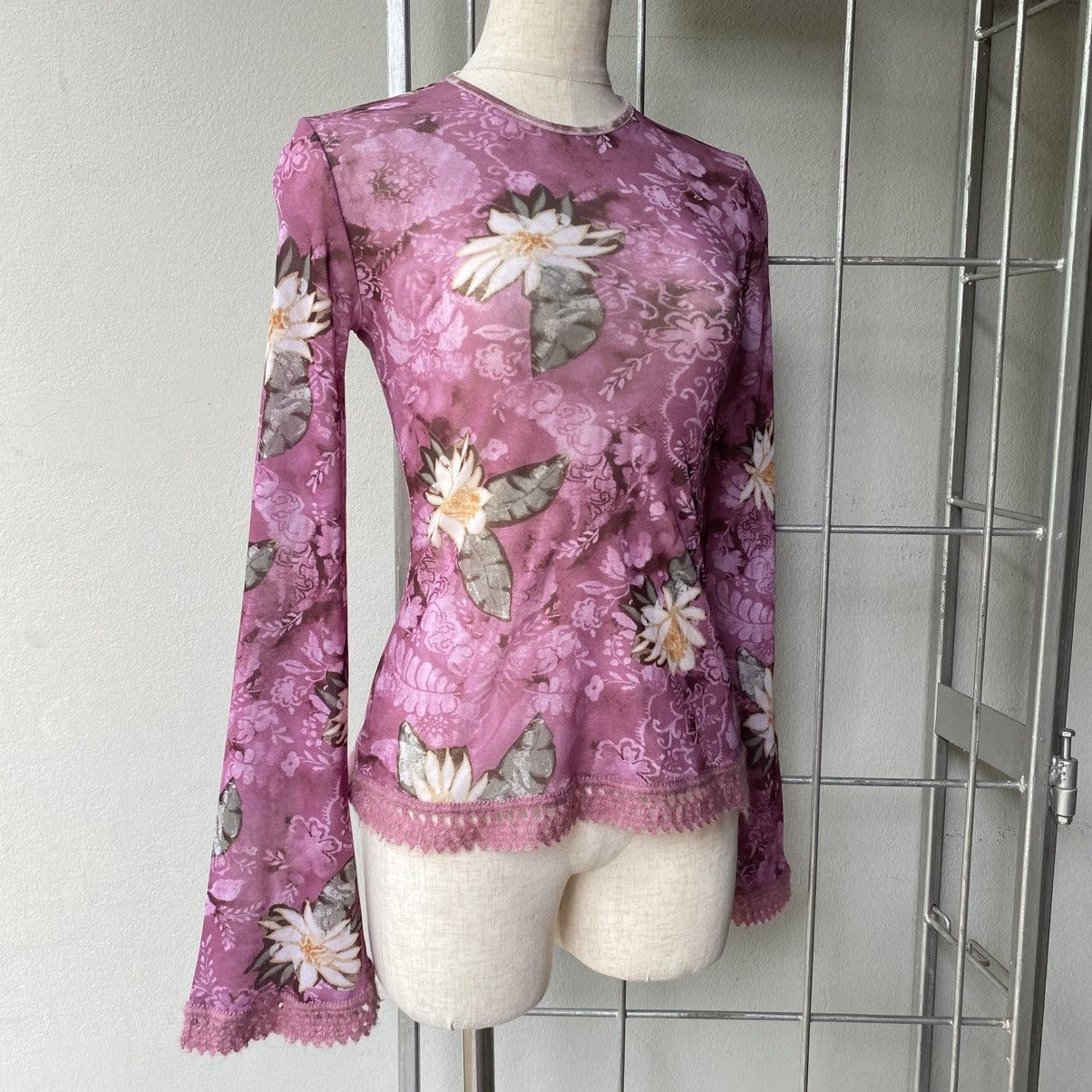 United Colors Of Benetton UNITED COLORS OF BENETTON Y2K Sheer Floral Lace Mesh Top Size M / US 6-8 / IT 42-44 - 2 Thumbnail