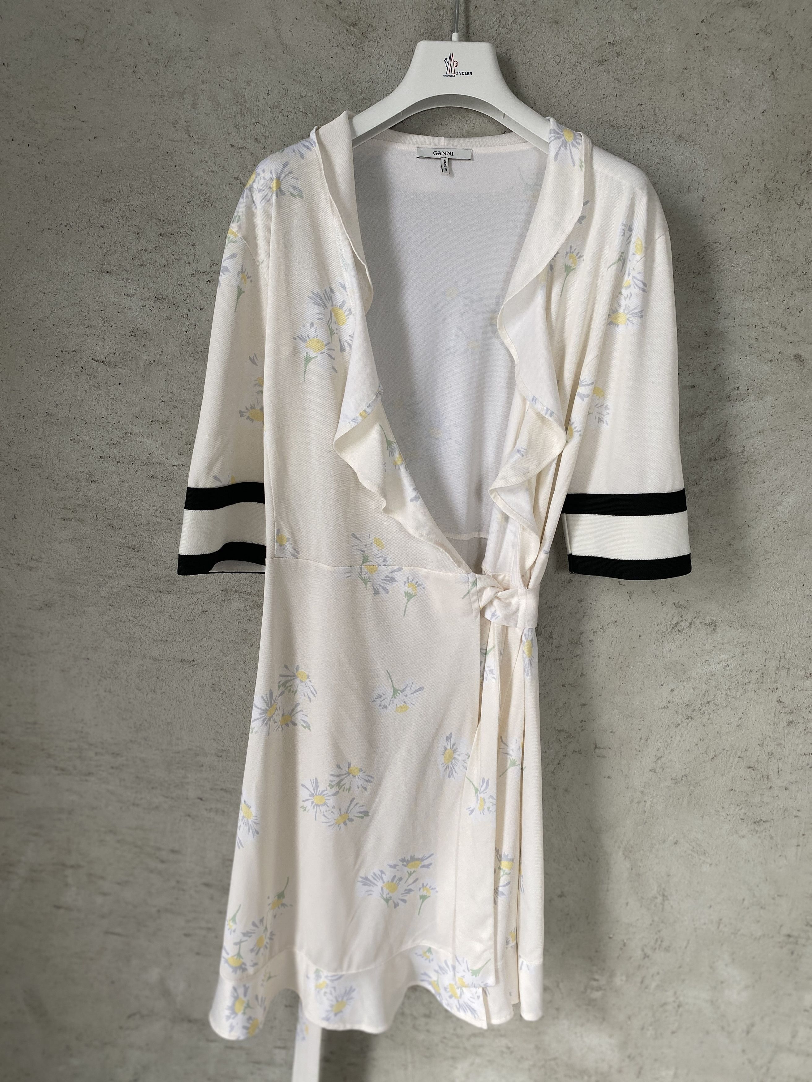 Ganni Ganni floral print dress casual summer girly Size M / US 6-8 / IT 42-44 - 1 Thumbnail