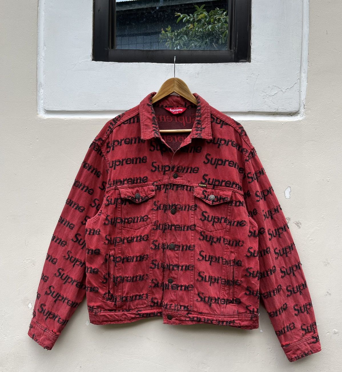 Supreme SUPREME FRAYED LOGOS DENIM JACKET SS21 Size US L / EU 52-54 / 3 - 1 Thumbnail