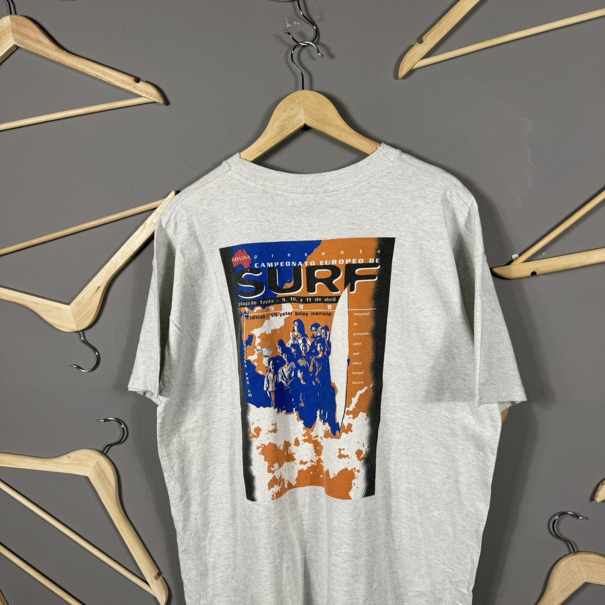 Vintage Vintage 1998 Europe Surf Championship Fosters Goanna T-shirt Size US XL / EU 56 / 4 - 7 Thumbnail