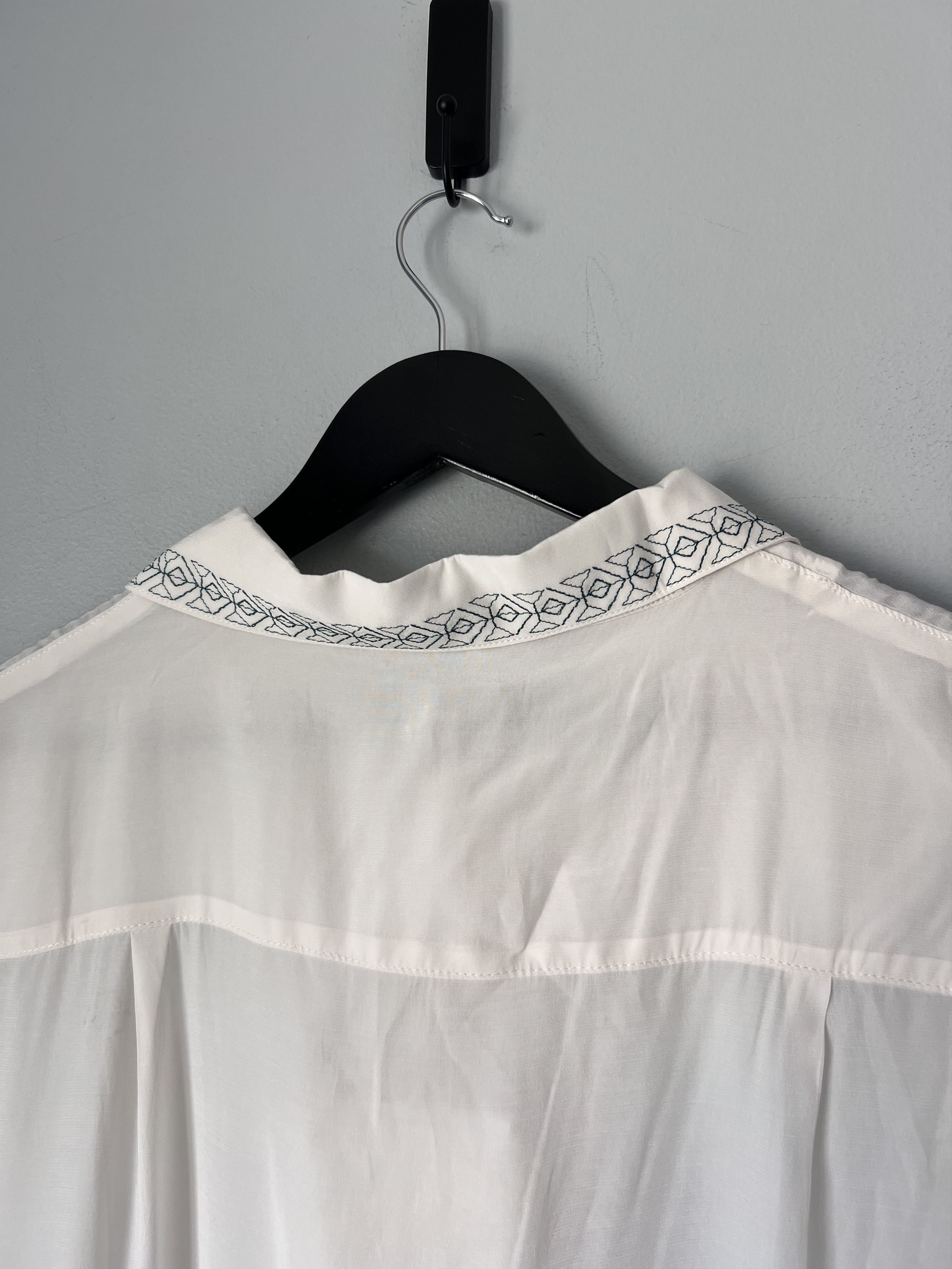 Madhappy Madhappy Embroidered Synergy Camp Collar Shirt in White Size US L / EU 52-54 / 3 - 6 Thumbnail
