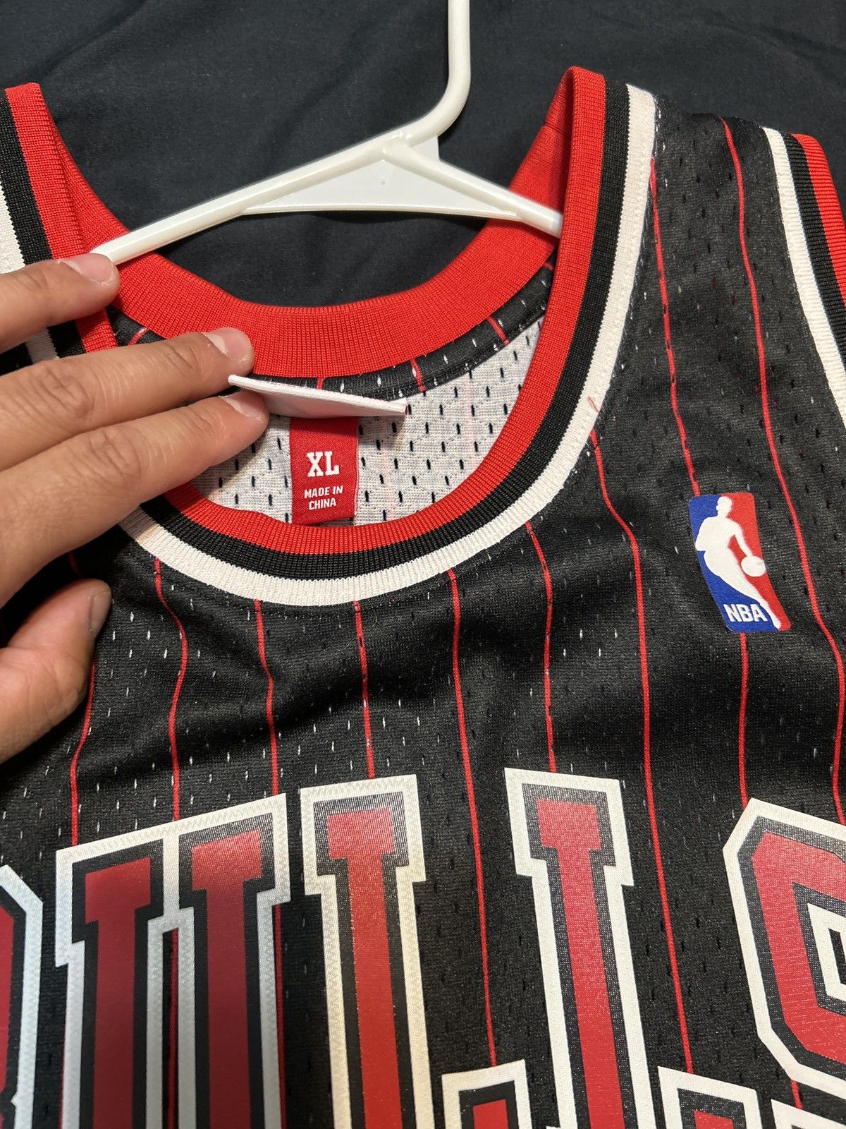 Mitchell & Ness Bulls Scottie Pippen Swingman Jersey Size US XL / EU 56 / 4 - 4 Thumbnail