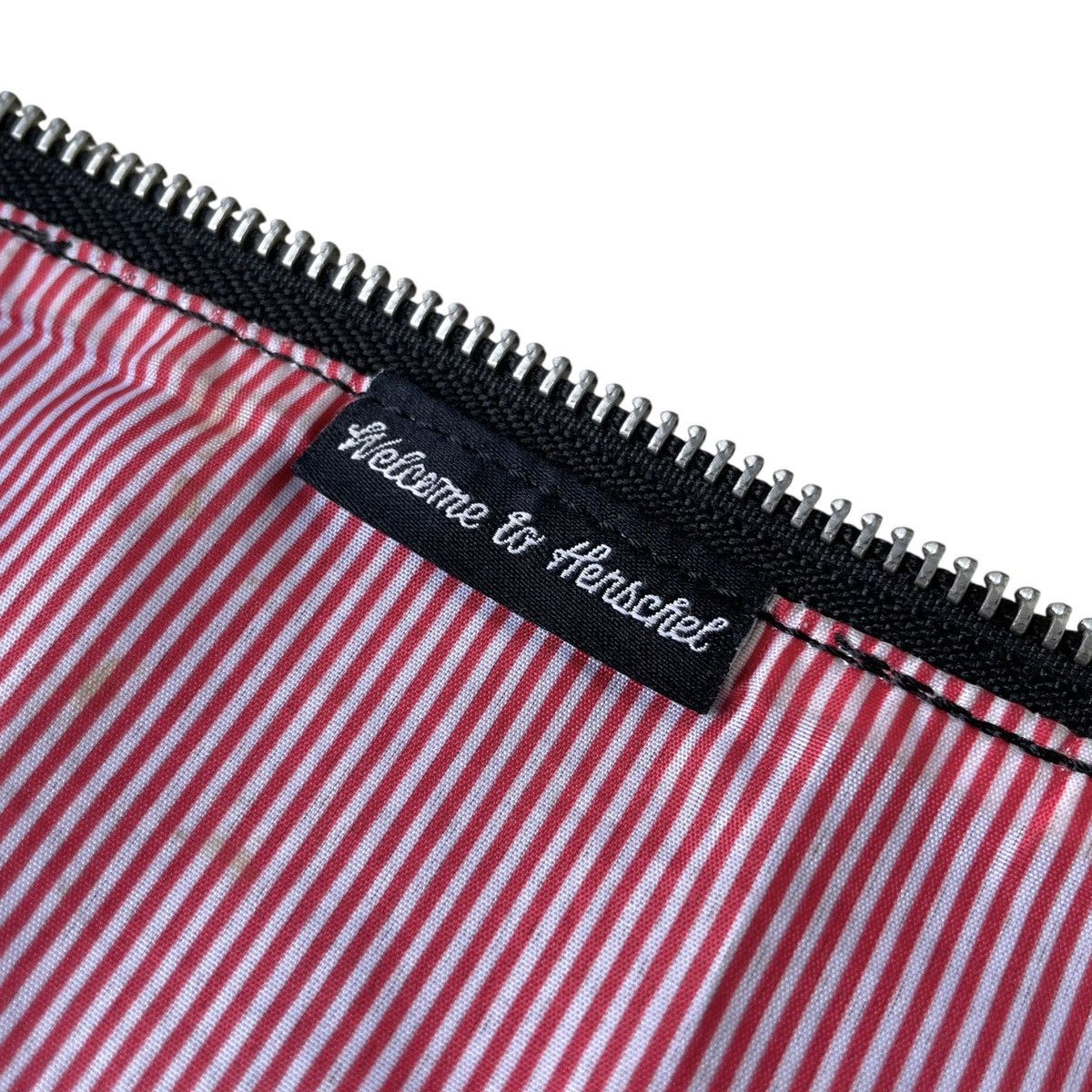 Herschel Supply Co. Herschel Supply Co. USA Magnetic Foldable Clutch Sleeve Size ONE SIZE - 8 Thumbnail
