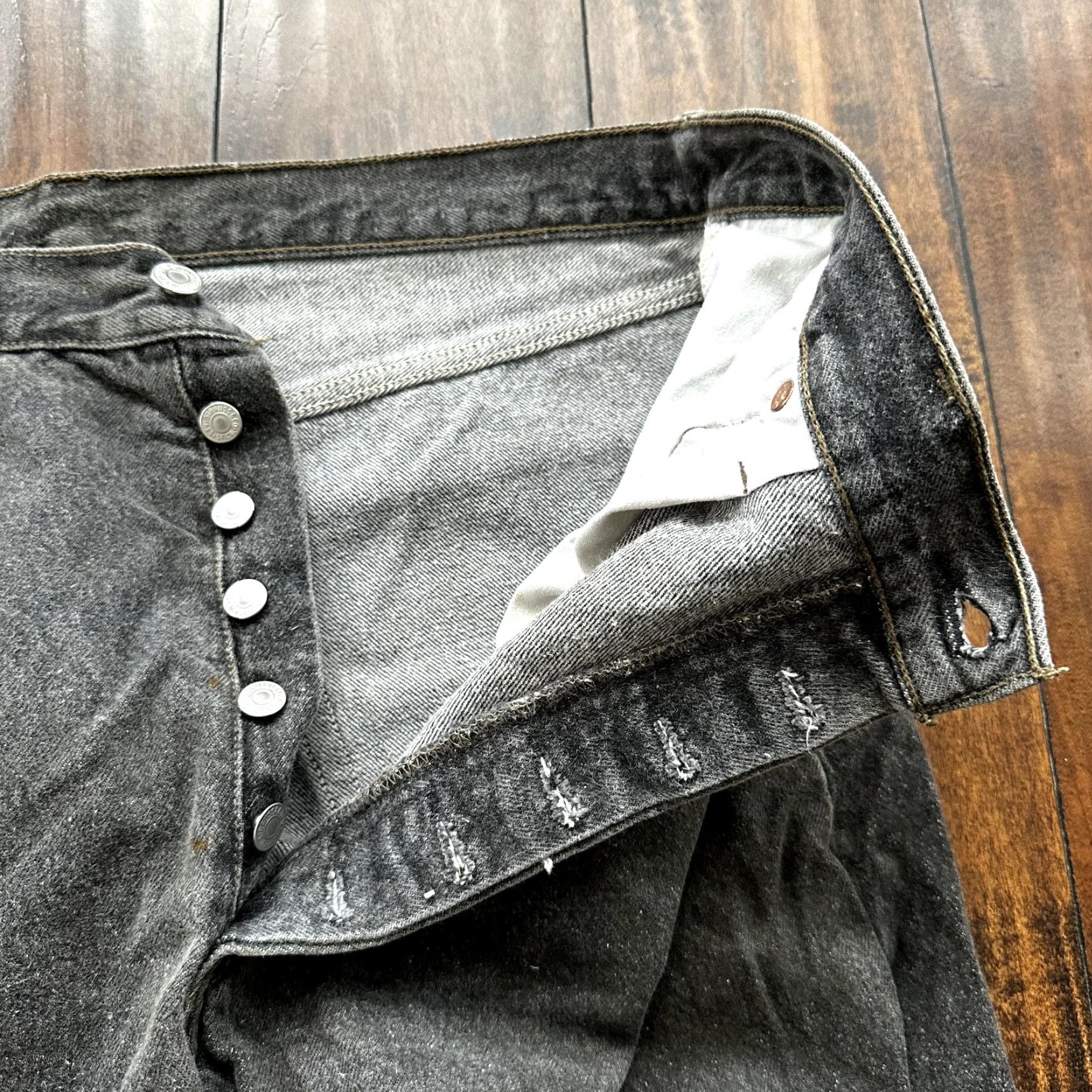 Levi's VINTAGE Levi's 501 Jeans 90s Black Gray Button Fly Adult 38x34 Classic Straight Fit Mens Size US 38 / EU 54 - 4 Thumbnail